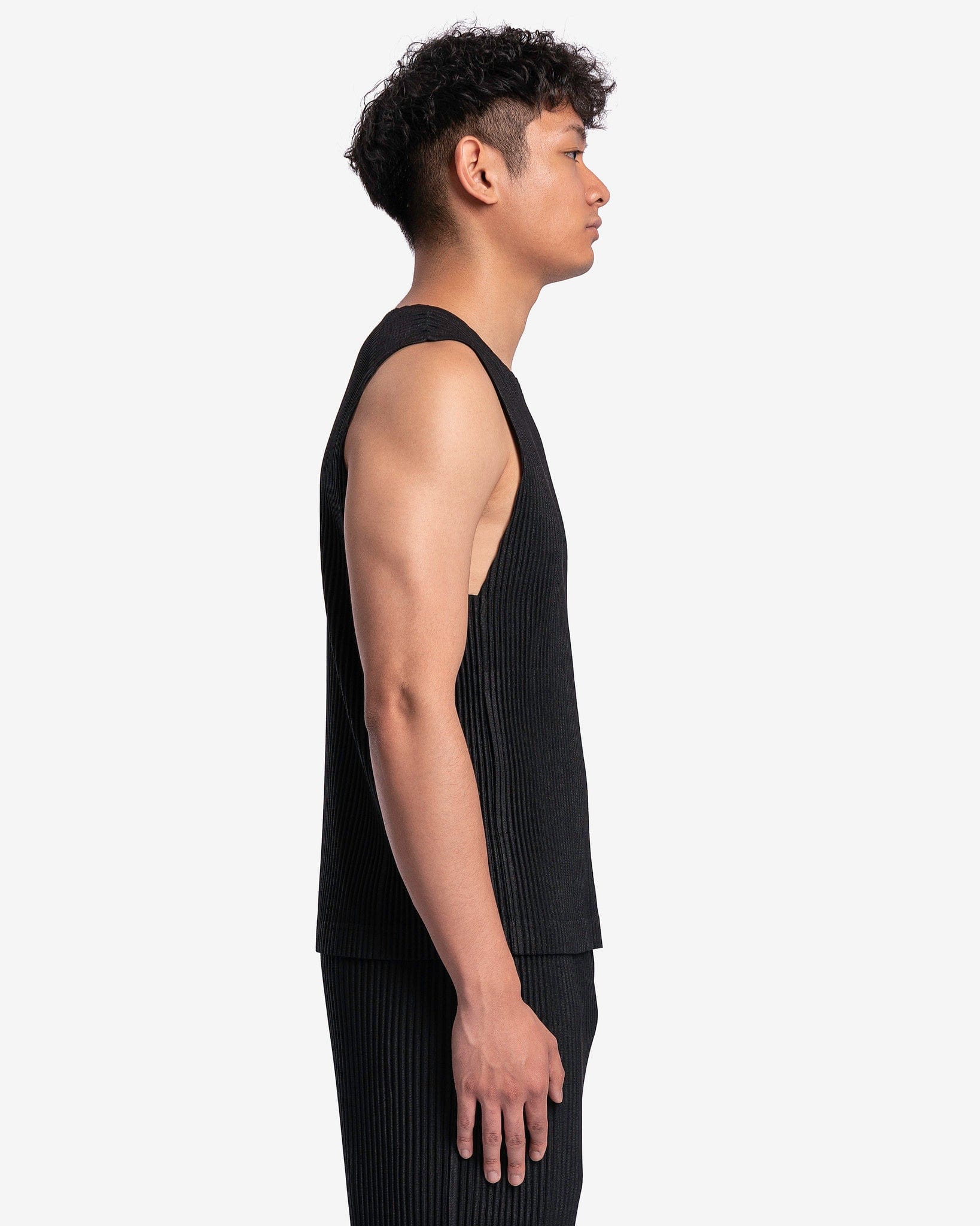 Homme Plissé Issey Miyake Men's Tops Monthly Colors April Vest in Black
