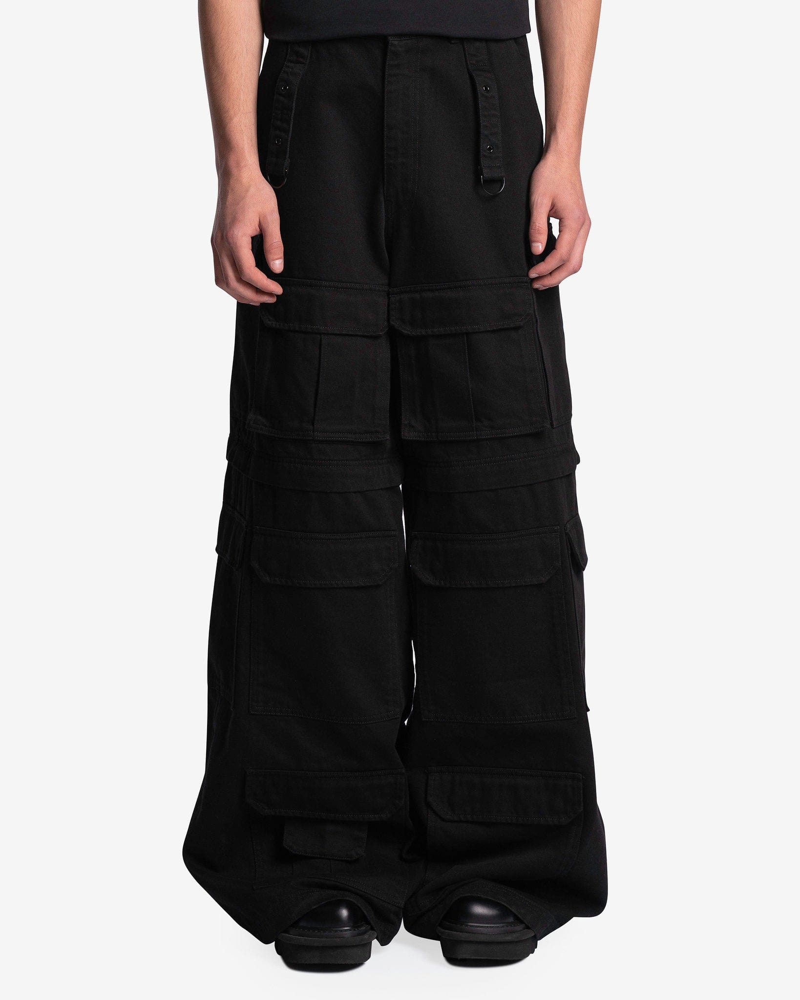 Multipocket Cargo Pants in Black – SVRN