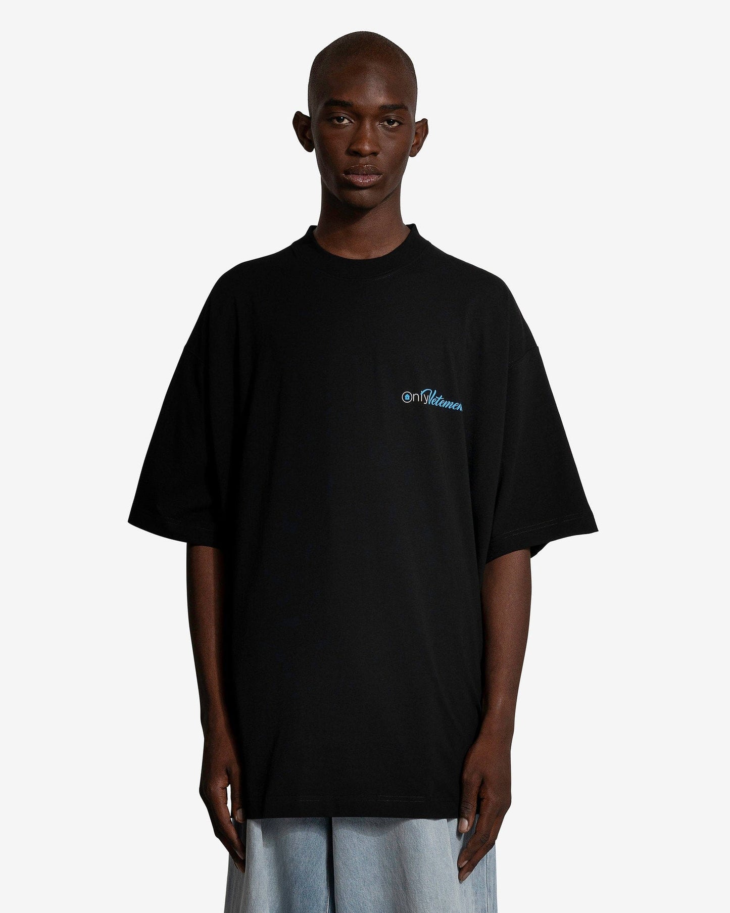 VETEMENTS Men's T-Shirts Only VETEMENTS T-Shirt in Washed Black