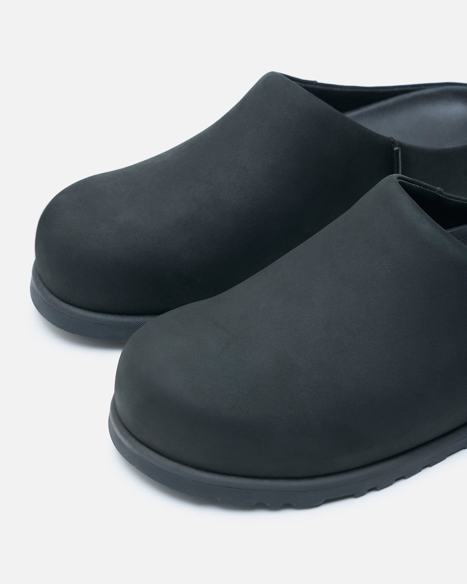 UGG Men's Shoes Otzo Clog in Black