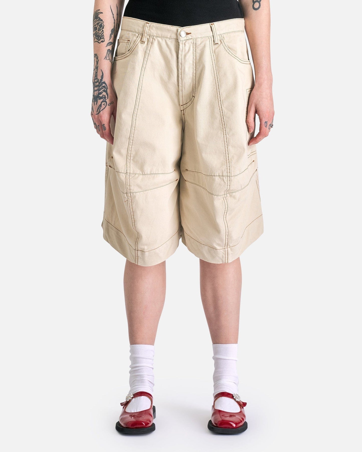 Edward Cuming Women Shorts Oversized Shorts in Cream