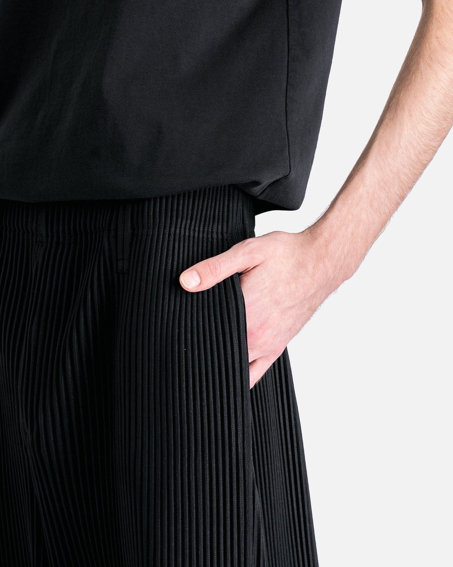 Homme Plissé Issey Miyake Men's Pants Pleats Bottoms 2 Pants in Black