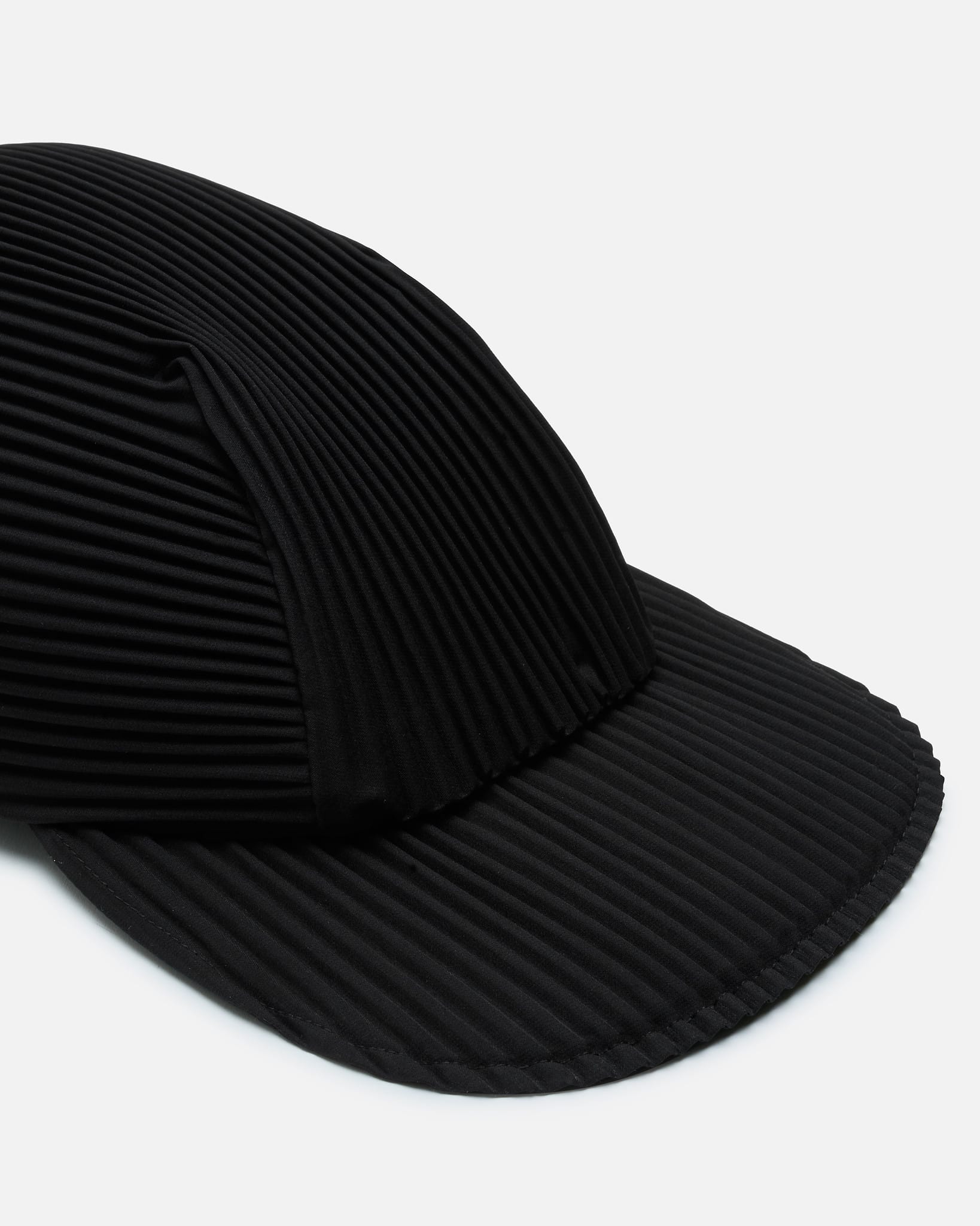 Homme Plissé Issey Miyake Men's Hats OS Pleats Cap in Black