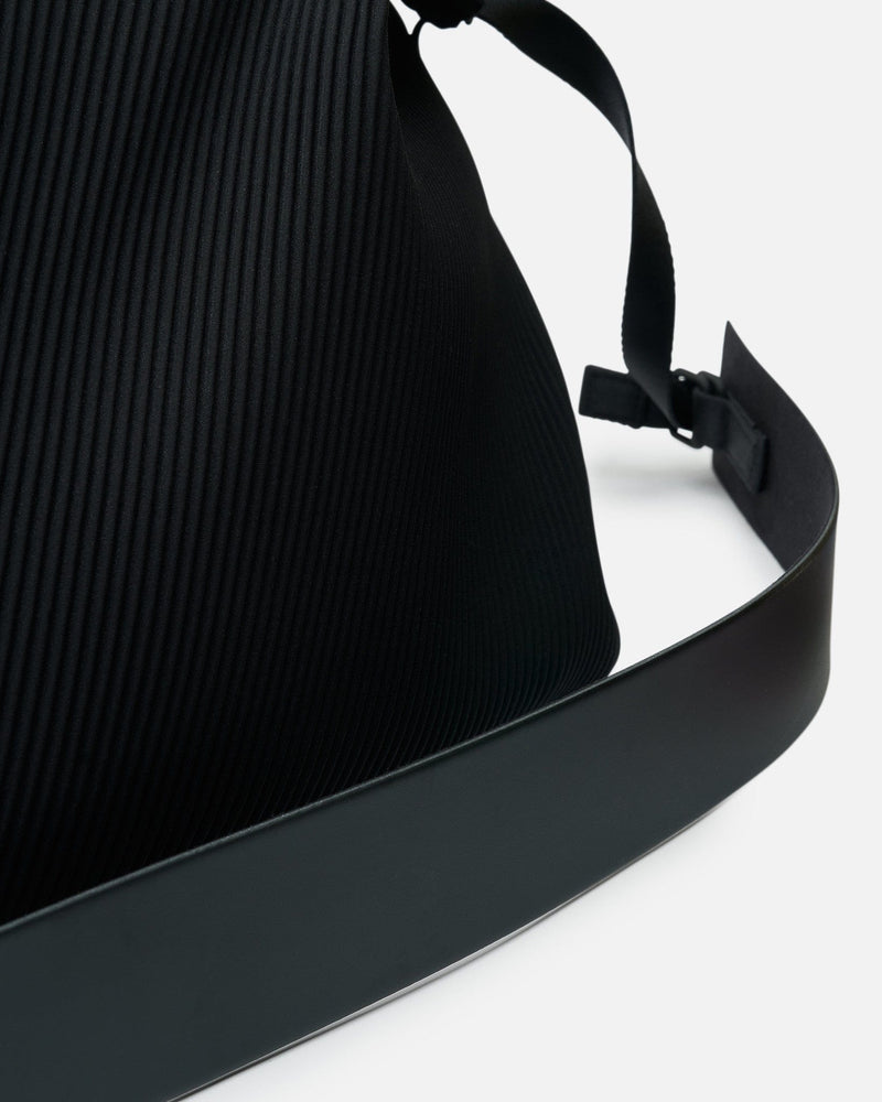 Homme Plissé Issey Miyake Men's Bags OS Pleats Travel Bag in Black