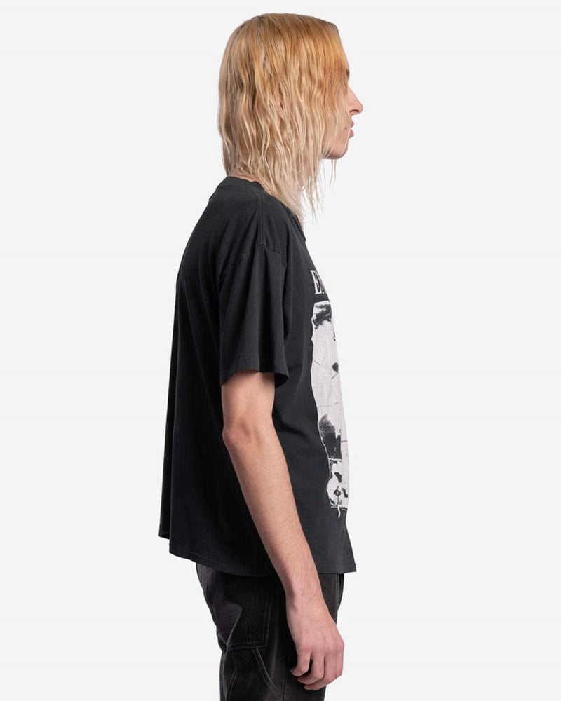 SVRN Black/White Kid in Poppy – T-Shirt