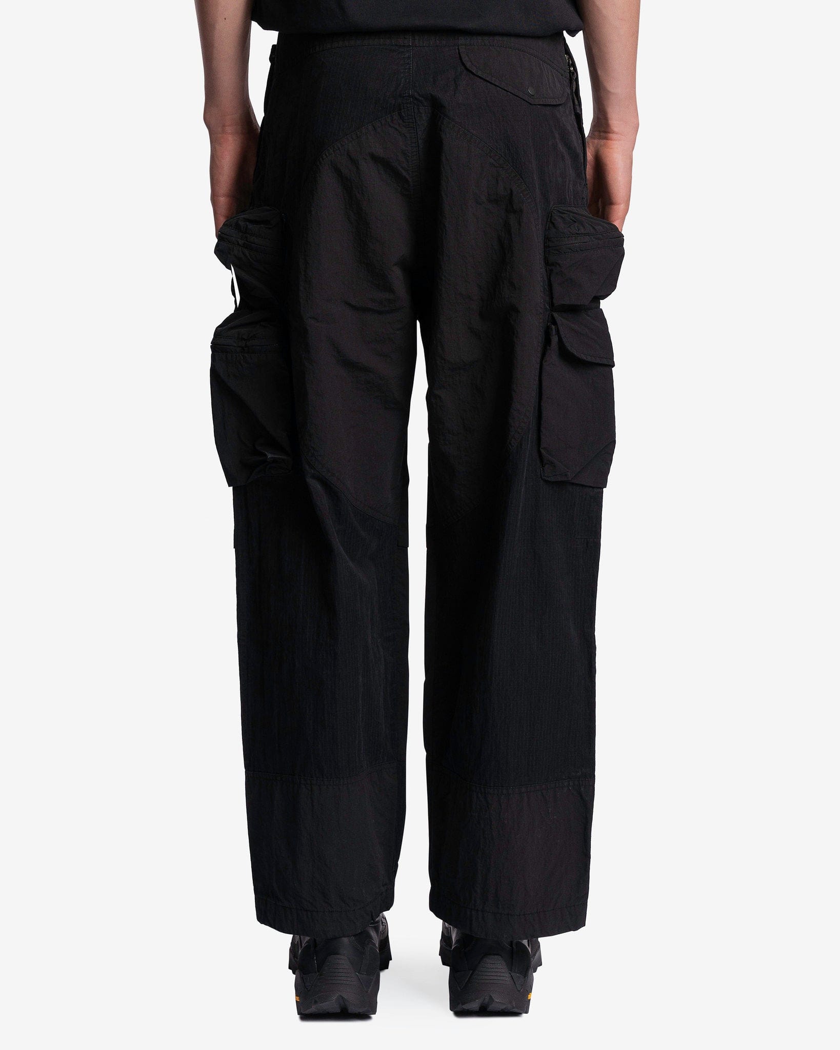 Nemen Men's Pants Rise Multipocket Parachute Pants in Ink Black