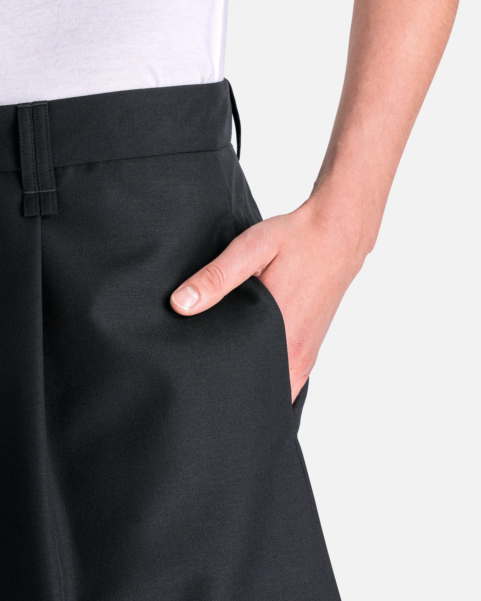 Simone Rocha Men's Shorts Sculpted Newsboy Shorts with Cuff in Black
