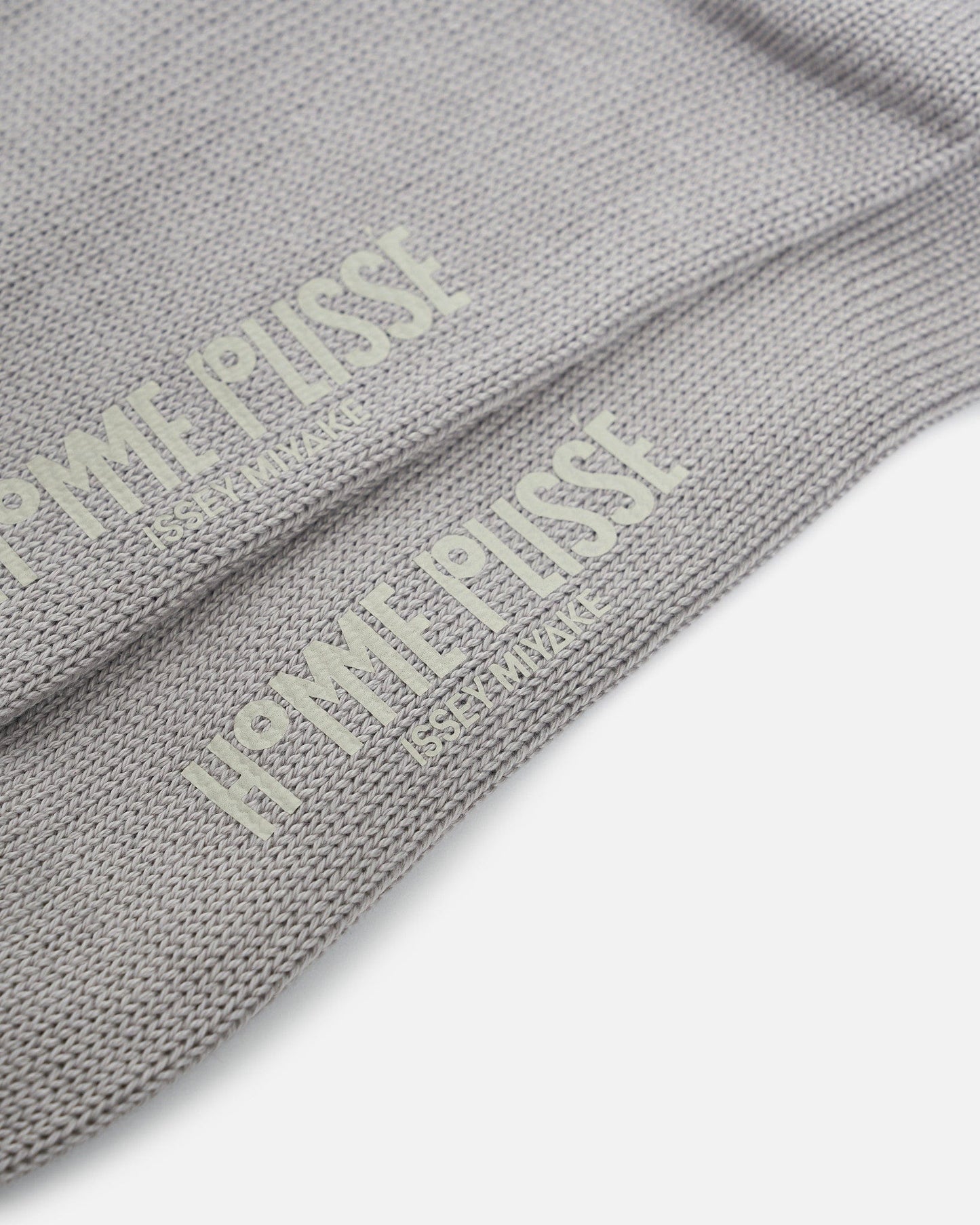 Homme Plissé Issey Miyake Men's Socks O/S Seed Stitch Socks in Light Gray