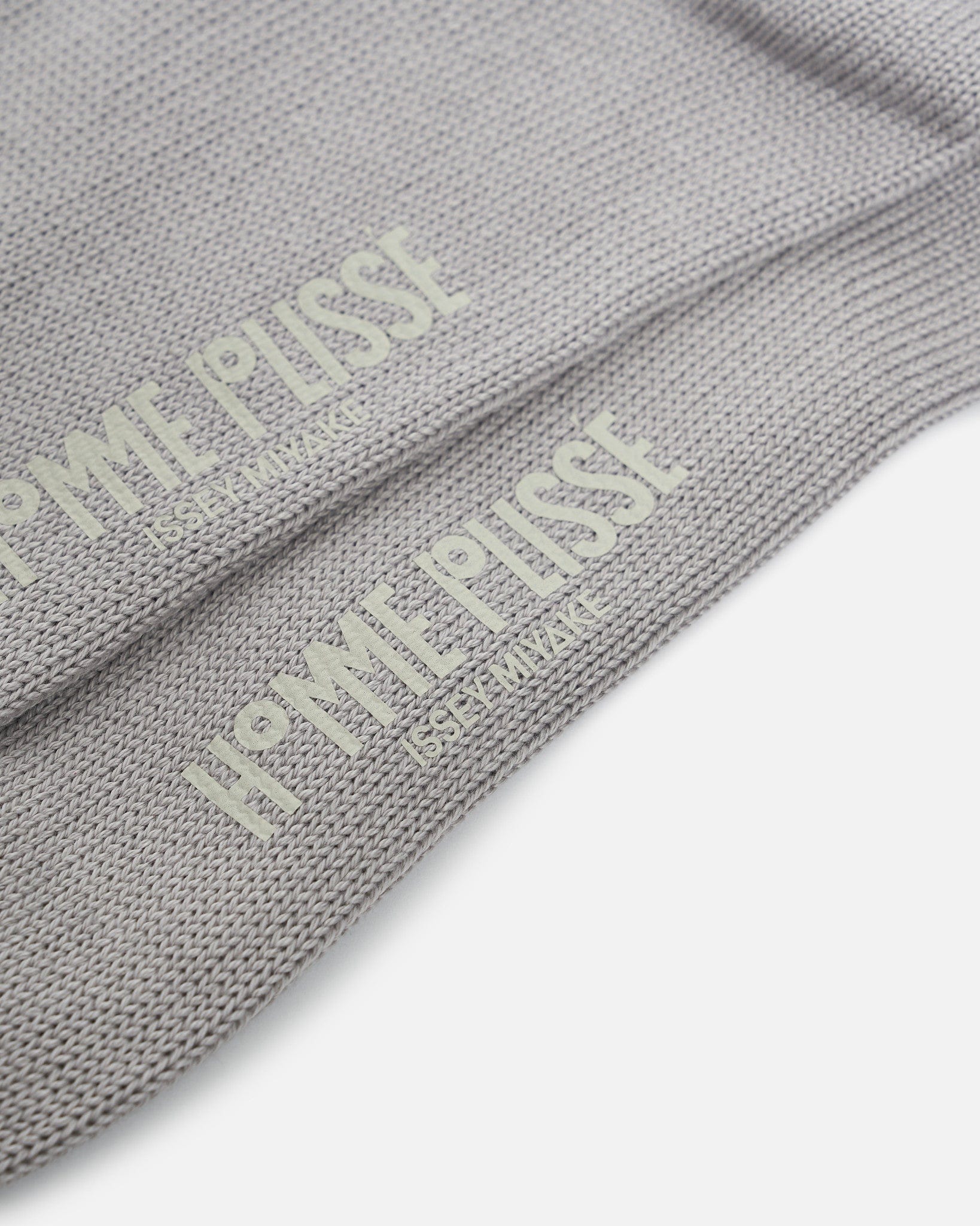 Homme Plissé Issey Miyake Men's Socks O/S Seed Stitch Socks in Light Gray