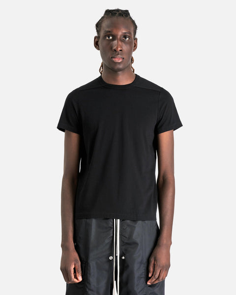 short-level-t-shirt-in-black-
