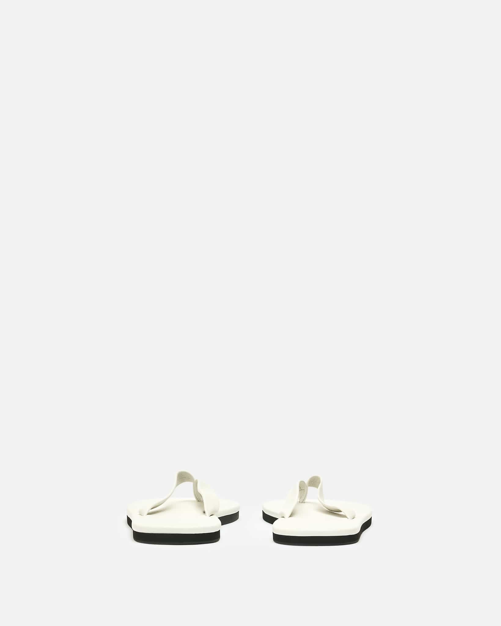 Soft Leather Flip-Flops in White – SVRN