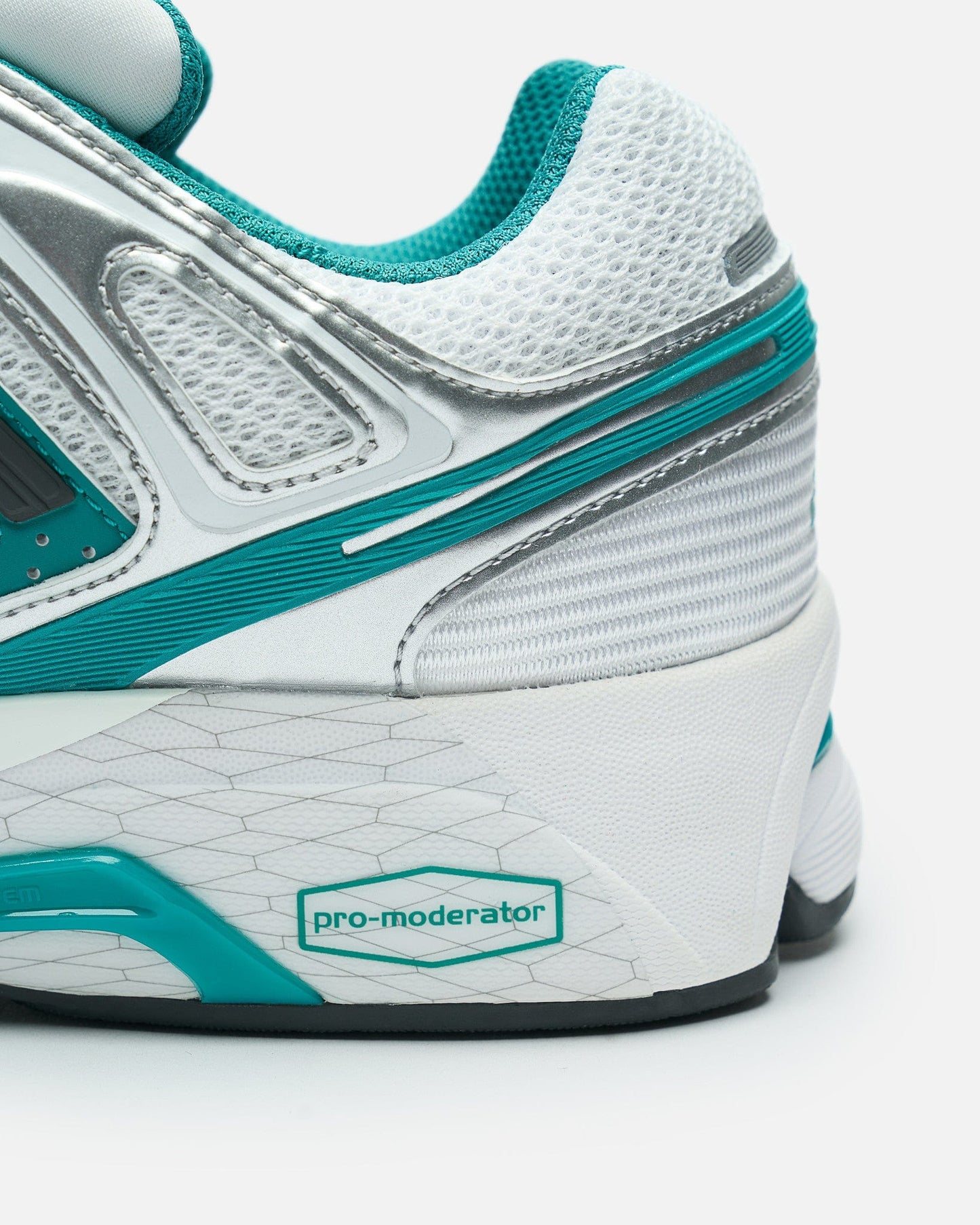 Adidas Men's Sneakers Sporty & Rich Adistar Control 5 in White/Pure Tea