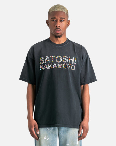 SATOSHI NAKAMOTO ストーンTシャツ　サトシナカモト Satoshi Nakamoto - Studded Logo T-Shirt in Washed Black – SVRN