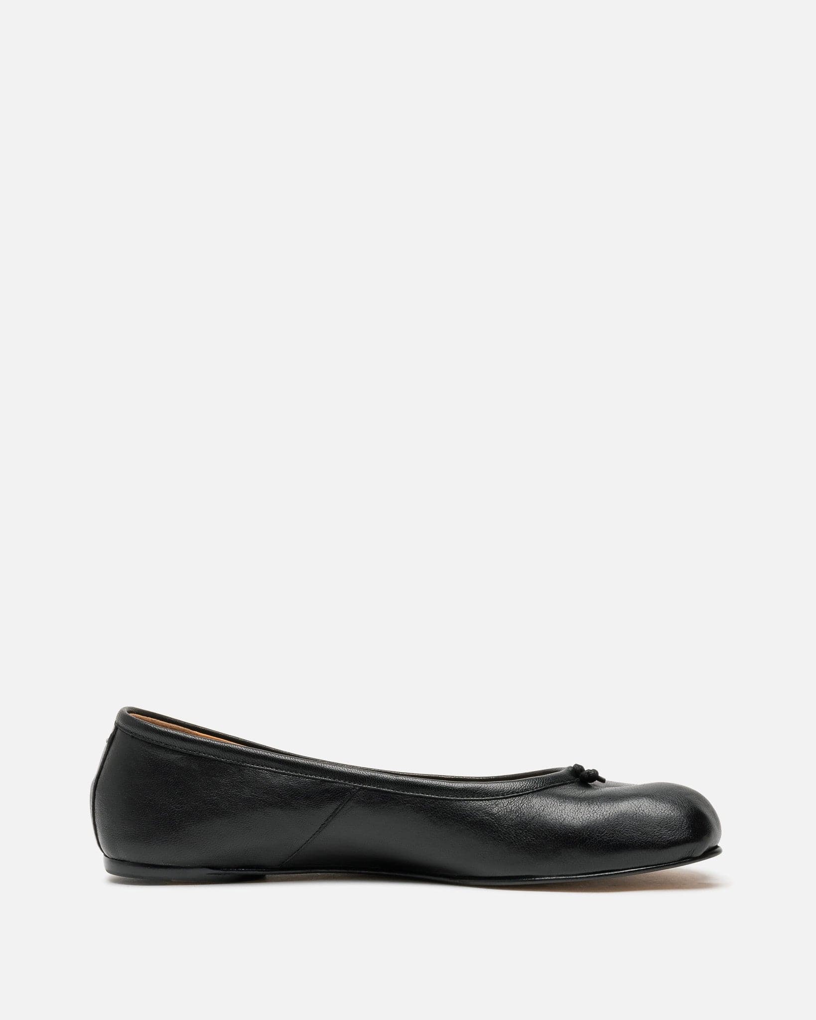 靴 Maison Margiela tabi flat shoes Maison Margiela Tabi Ballerina H30 in Black Curated at Jake and Jones