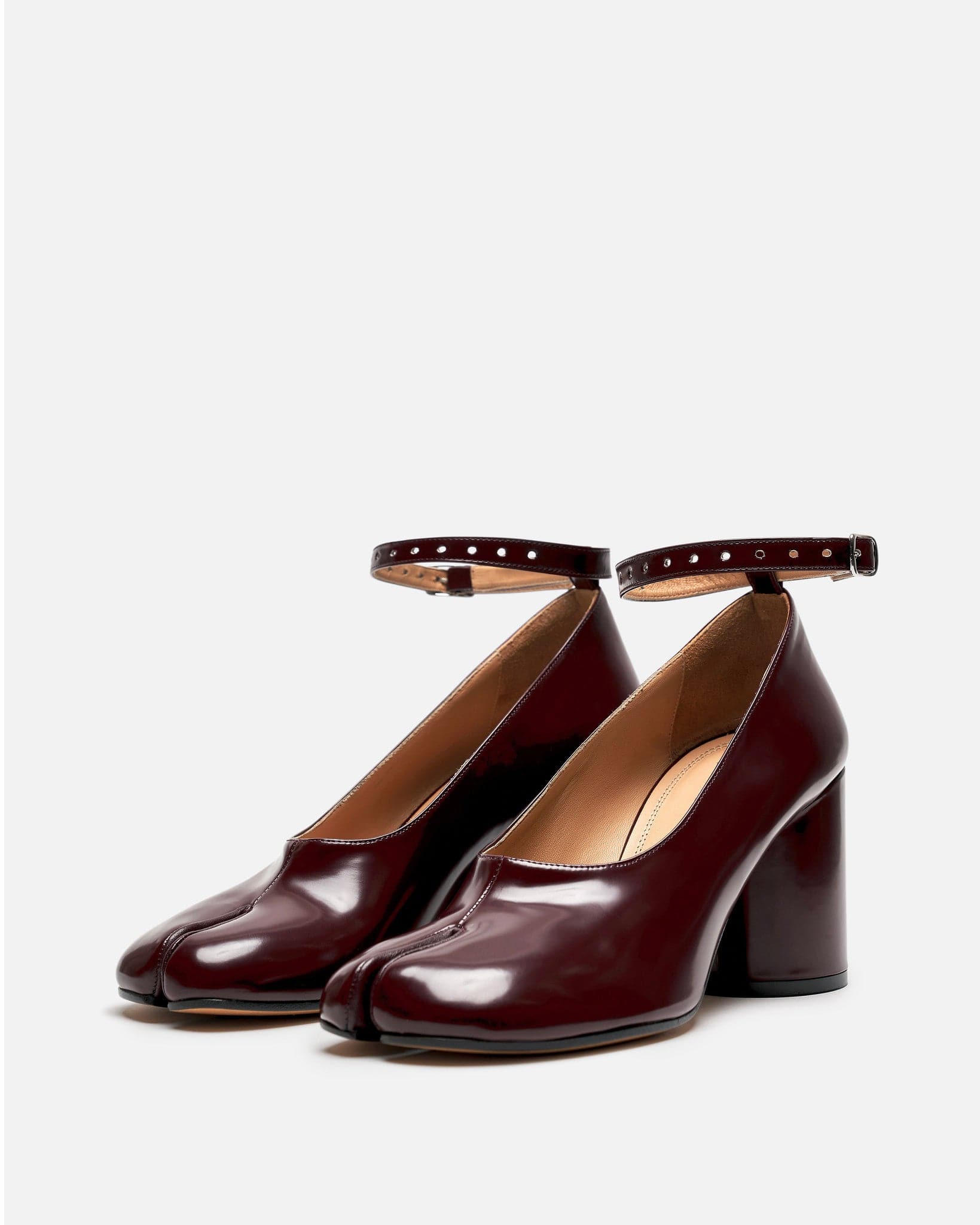 Maison Margiela Women Heels Tabi Pumps in Bordeaux