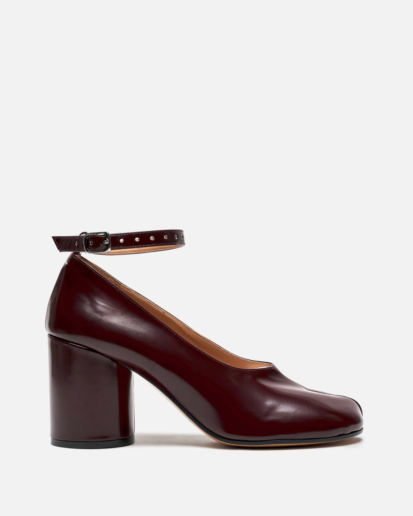 Maison Margiela Women Heels Tabi Pumps in Bordeaux