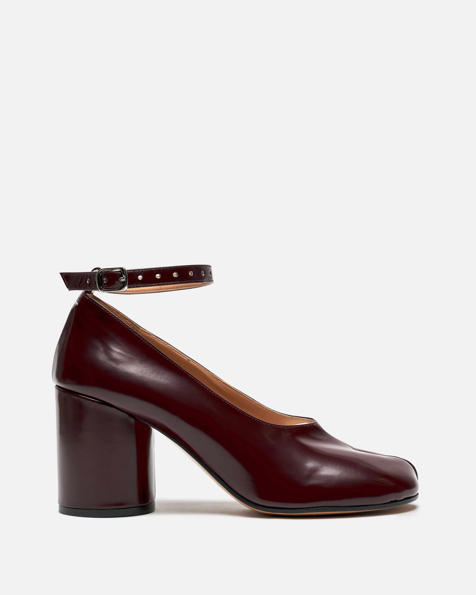Maison Margiela Women Heels Tabi Pumps in Bordeaux