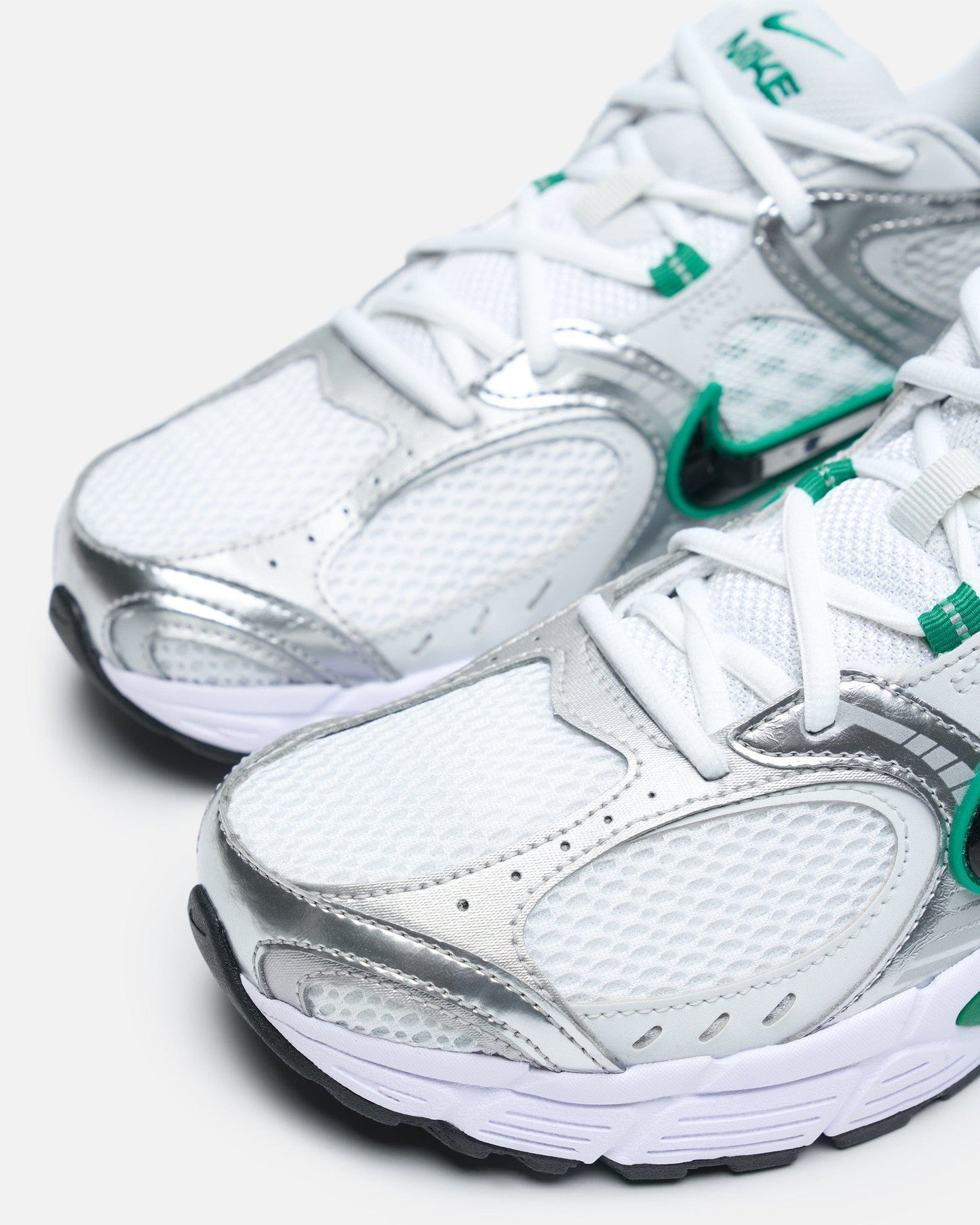 Nike Men's Sneakers V5 RNR in White Malachite