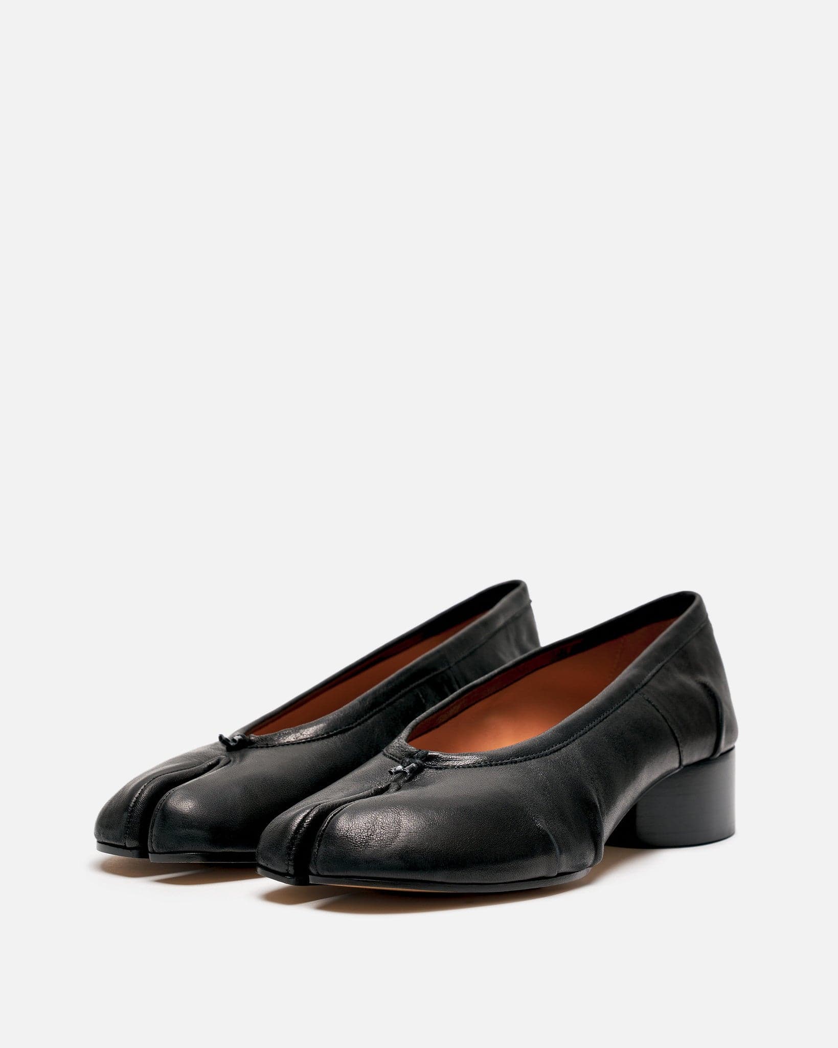 Maison Margiela Women Heels Vintage Leather Tabi Ballerina Heel in Black