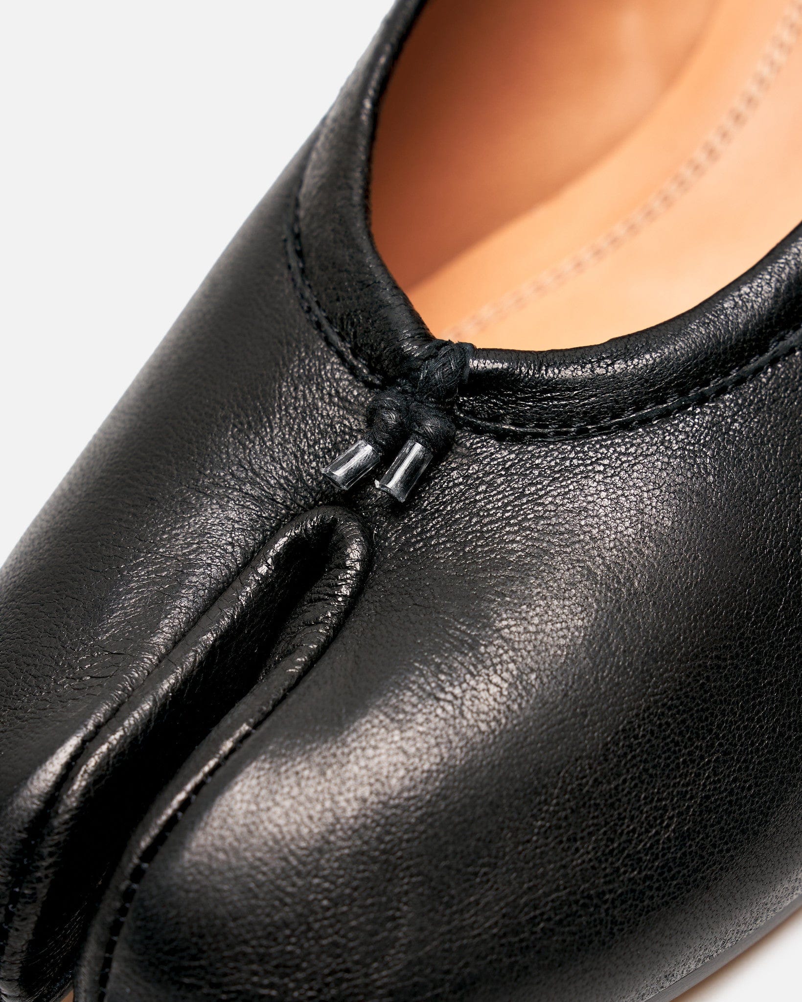 Maison Margiela Women Heels Vintage Leather Tabi Ballerina Heel in Black