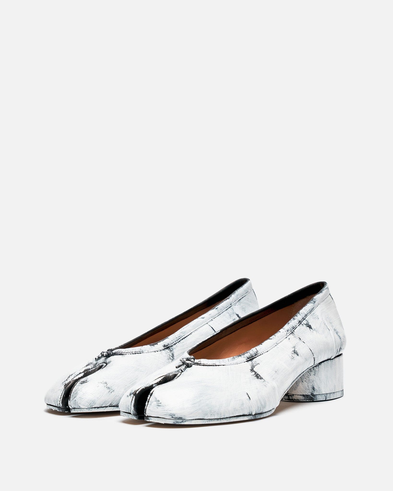 Maison Margiela Women Heels Vintage Leather Tabi Ballerina Heels in Black/White