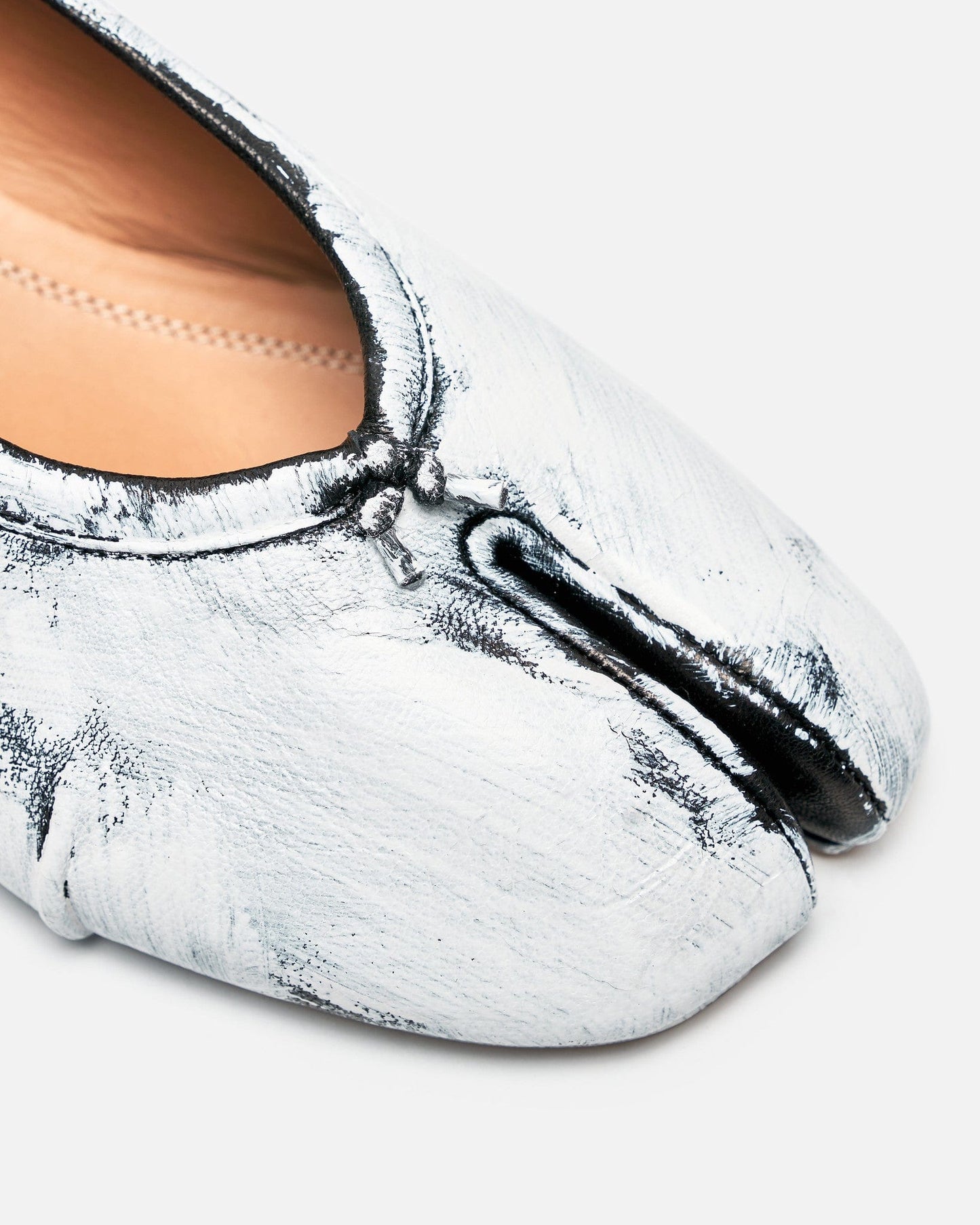 Maison Margiela Women Heels Vintage Leather Tabi Ballerina Heels in Black/White
