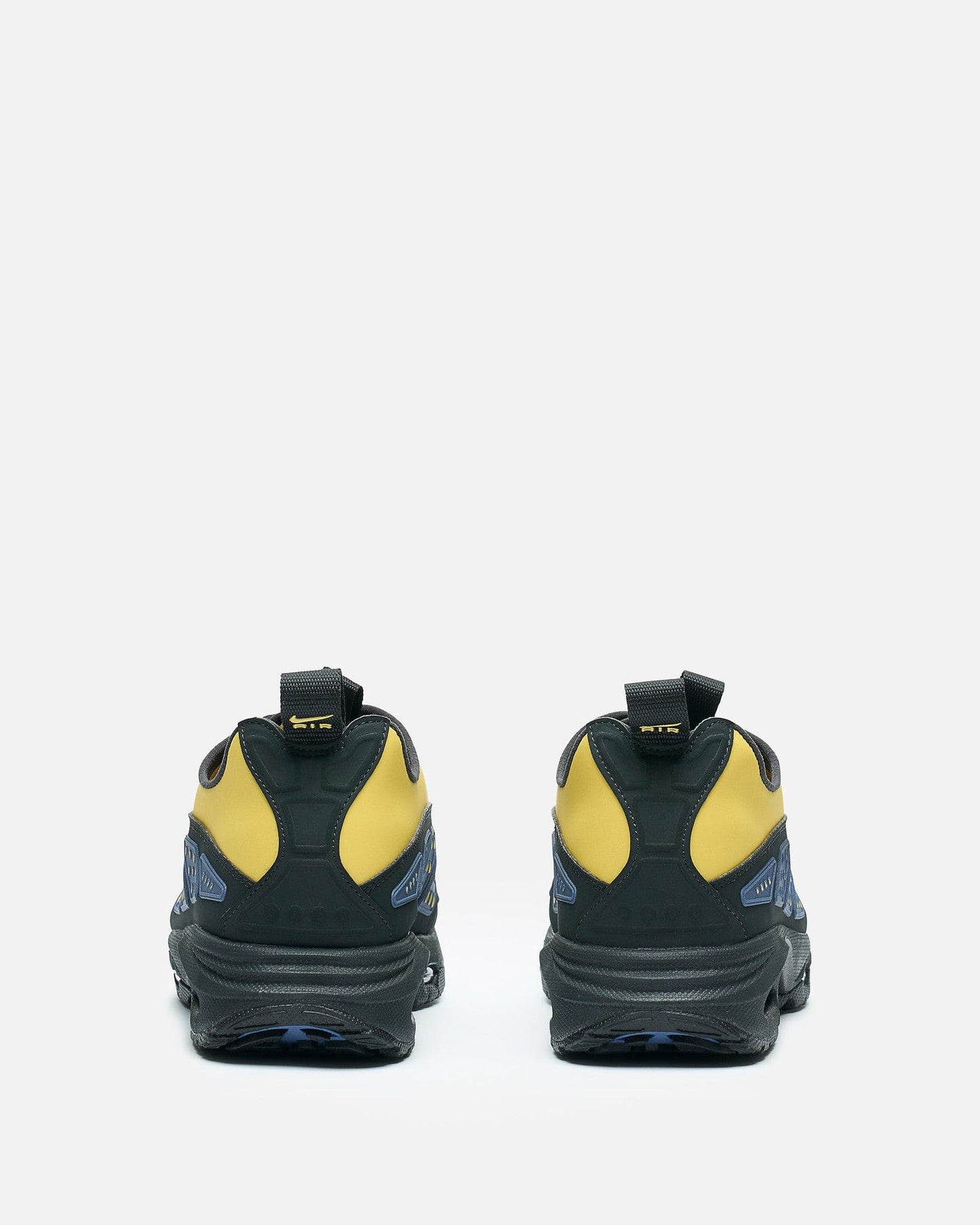 Nike Men's Sneakers W Nike Air Max SNDR in Saturn Gold/Off Noir