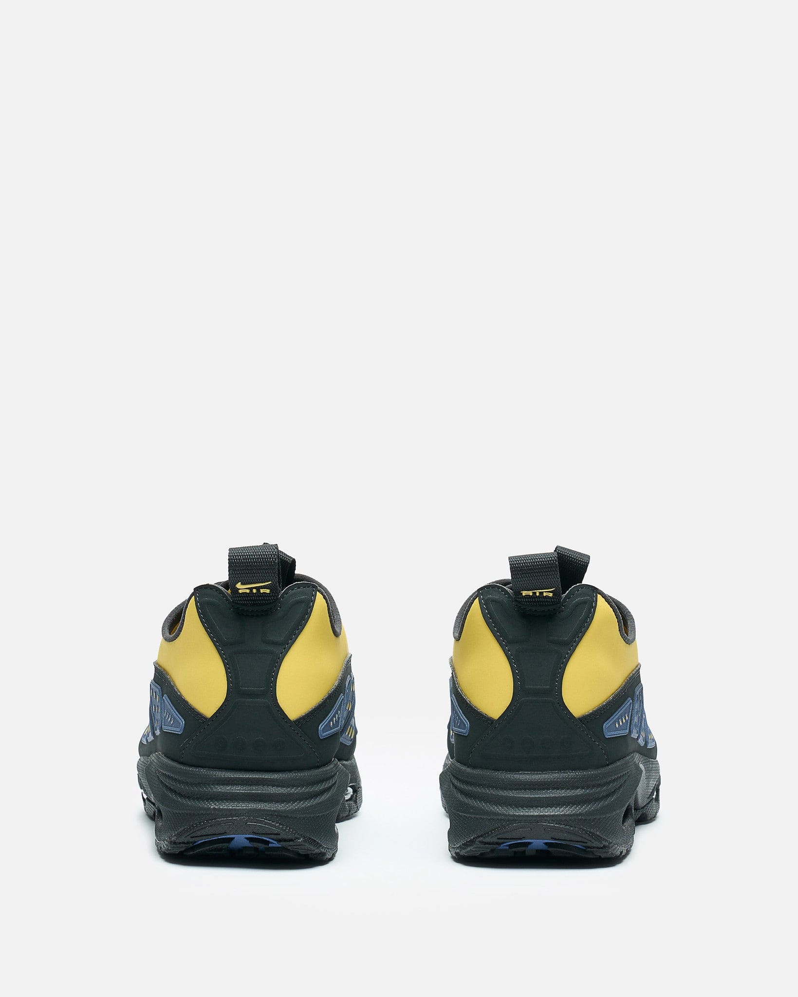 Nike Men's Sneakers W Nike Air Max SNDR in Saturn Gold/Off Noir