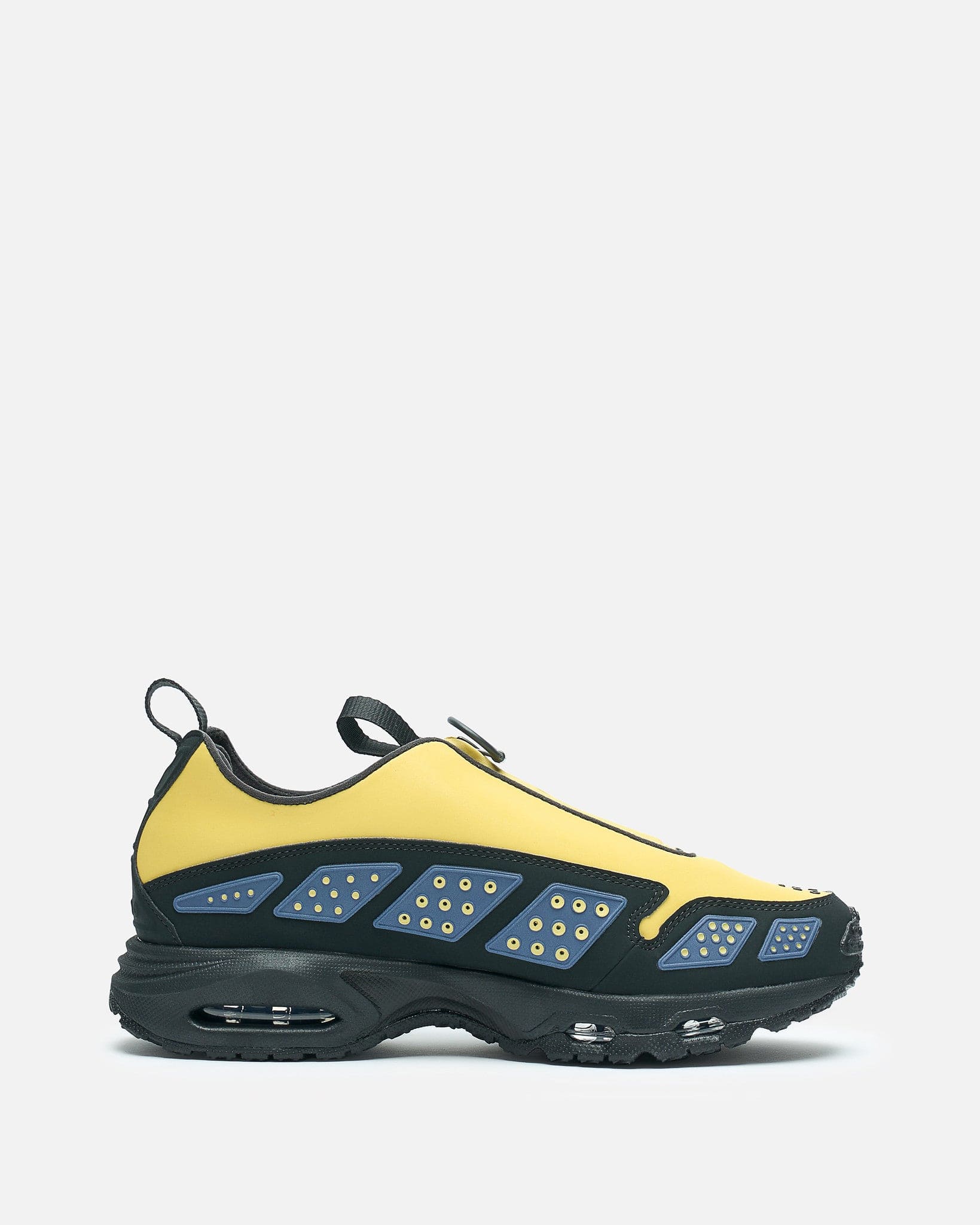 Nike Men's Sneakers W Nike Air Max SNDR in Saturn Gold/Off Noir