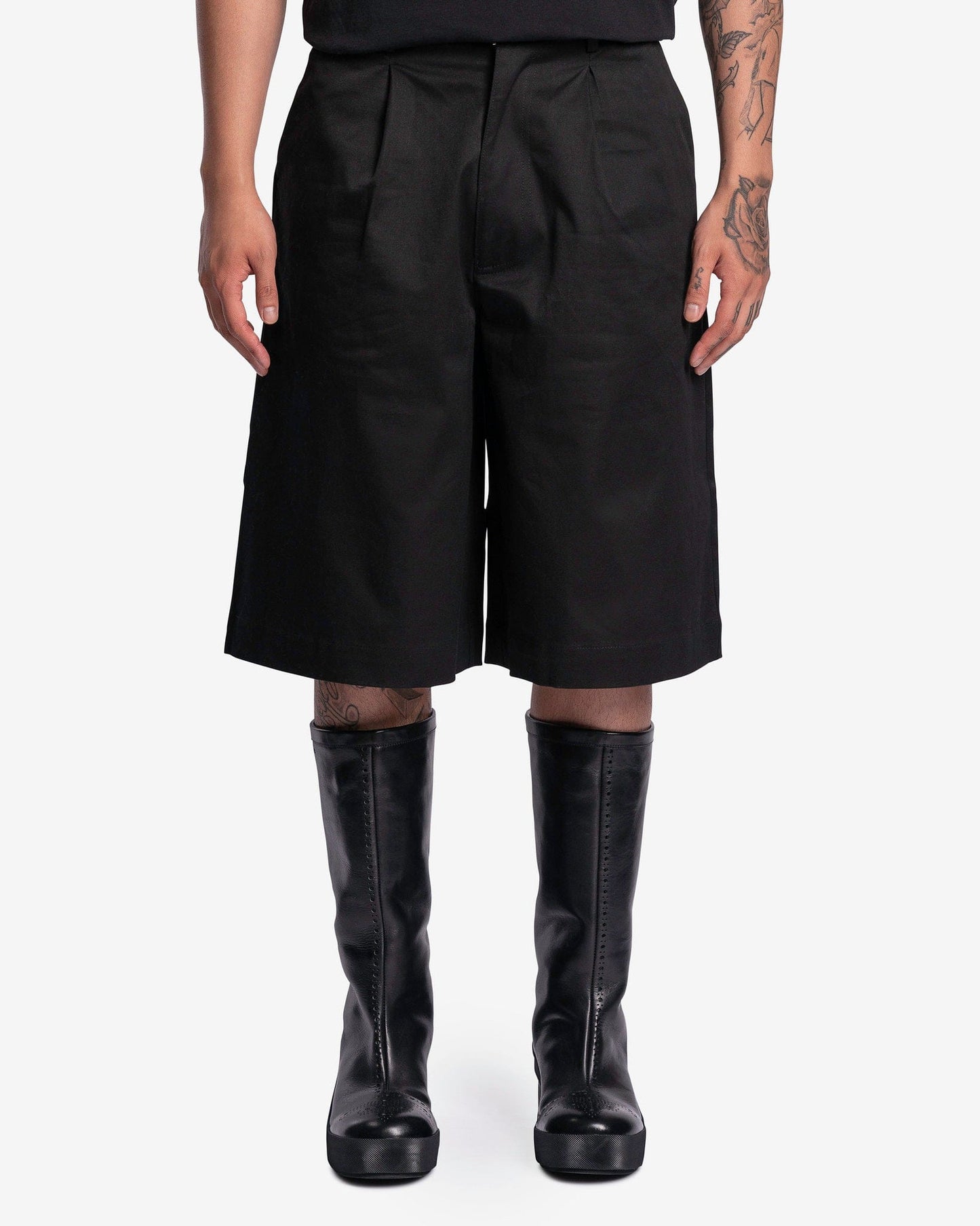 Wide Leg Shorts in Black SVRN Wide Leg Shorts in Black SVRN