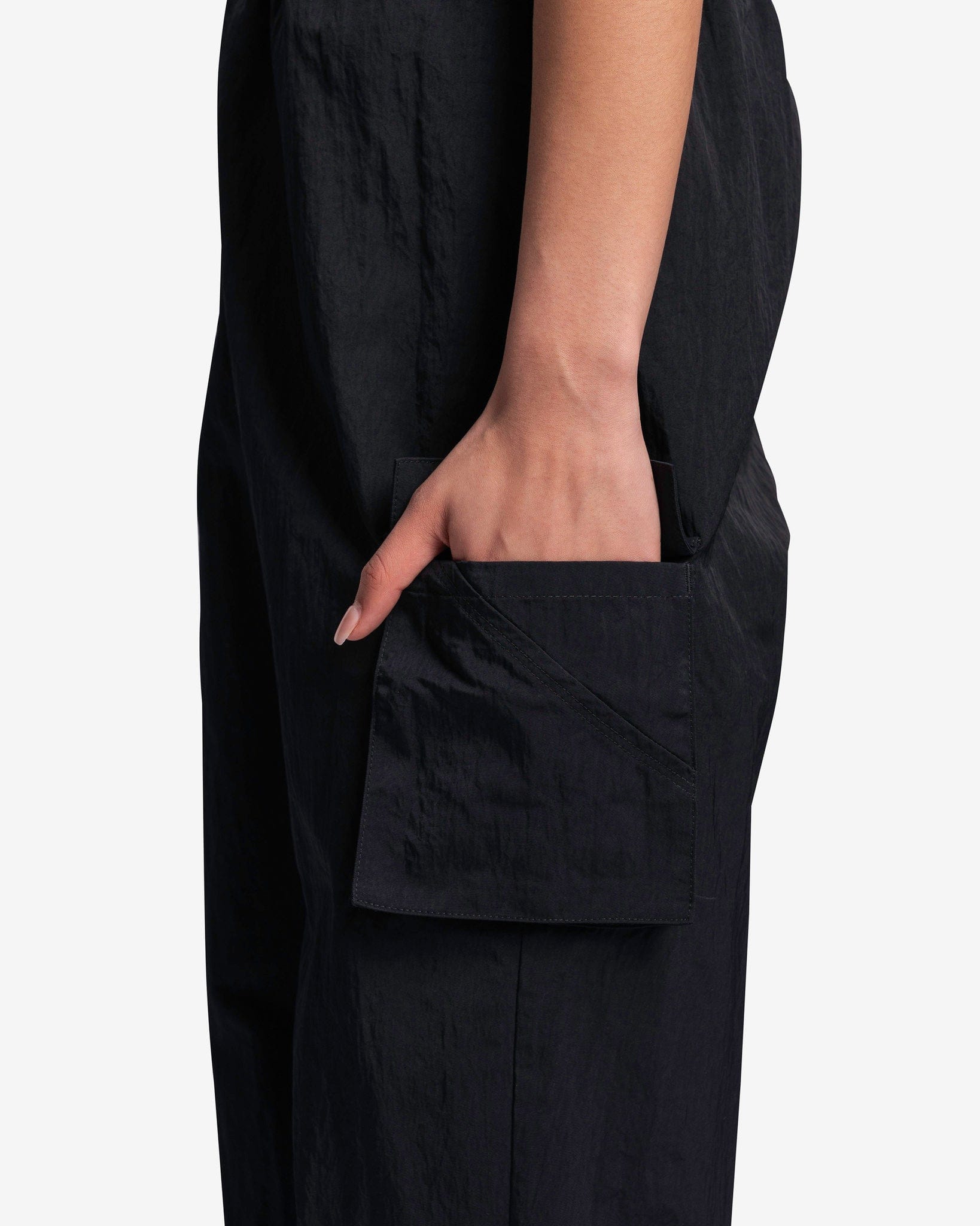Nike Women Pants Women's High-Rise Woven Cargo Pants in Black