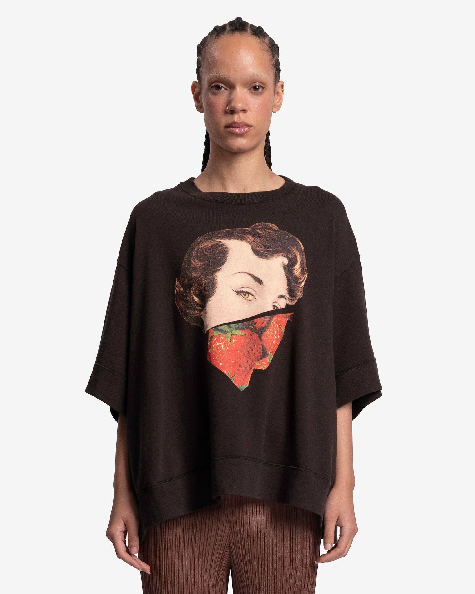 Undercover Women T-Shirts Women's Oversized Graphic Print T-Shirt in Dark Brown