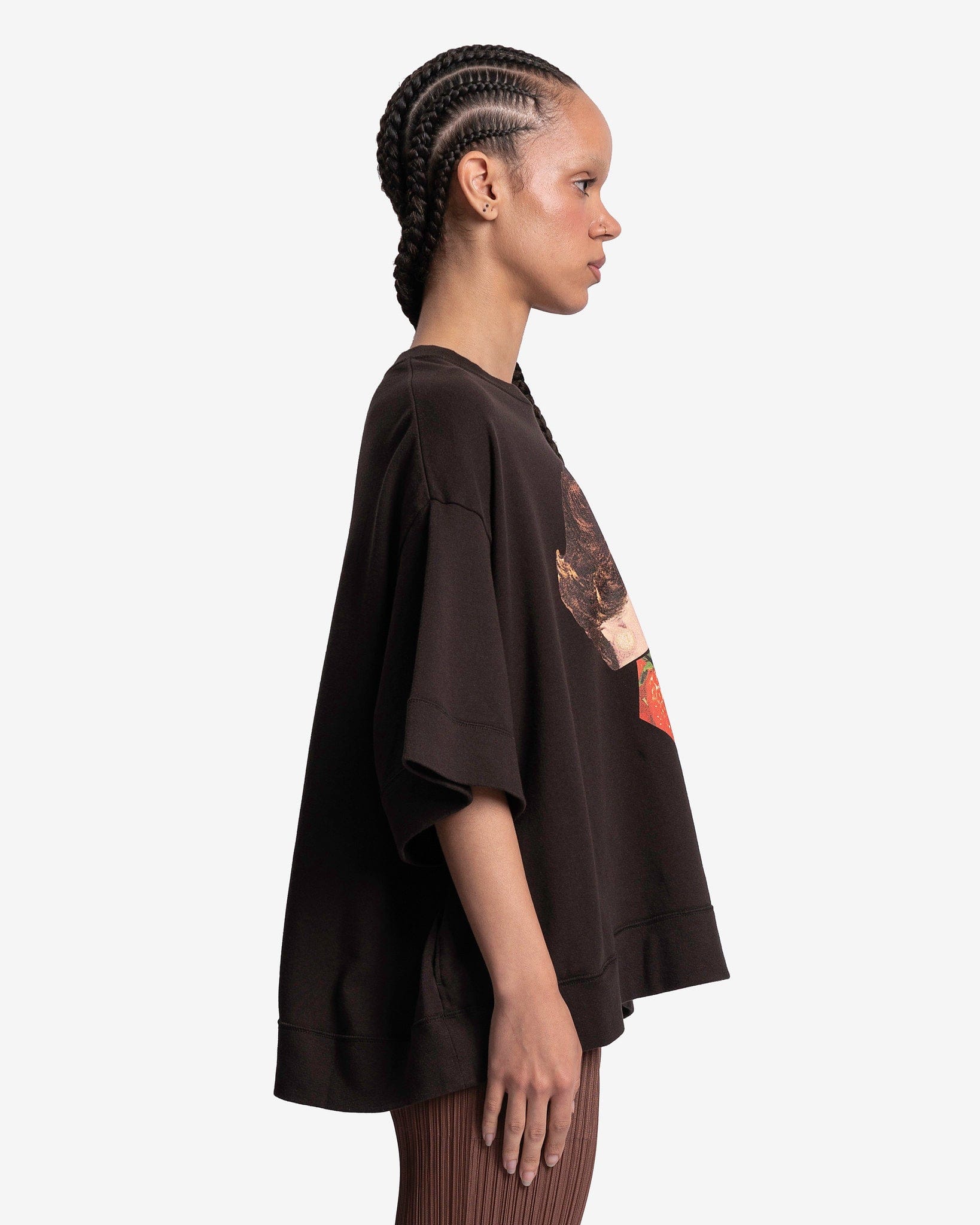 Undercover Women T-Shirts Women's Oversized Graphic Print T-Shirt in Dark Brown