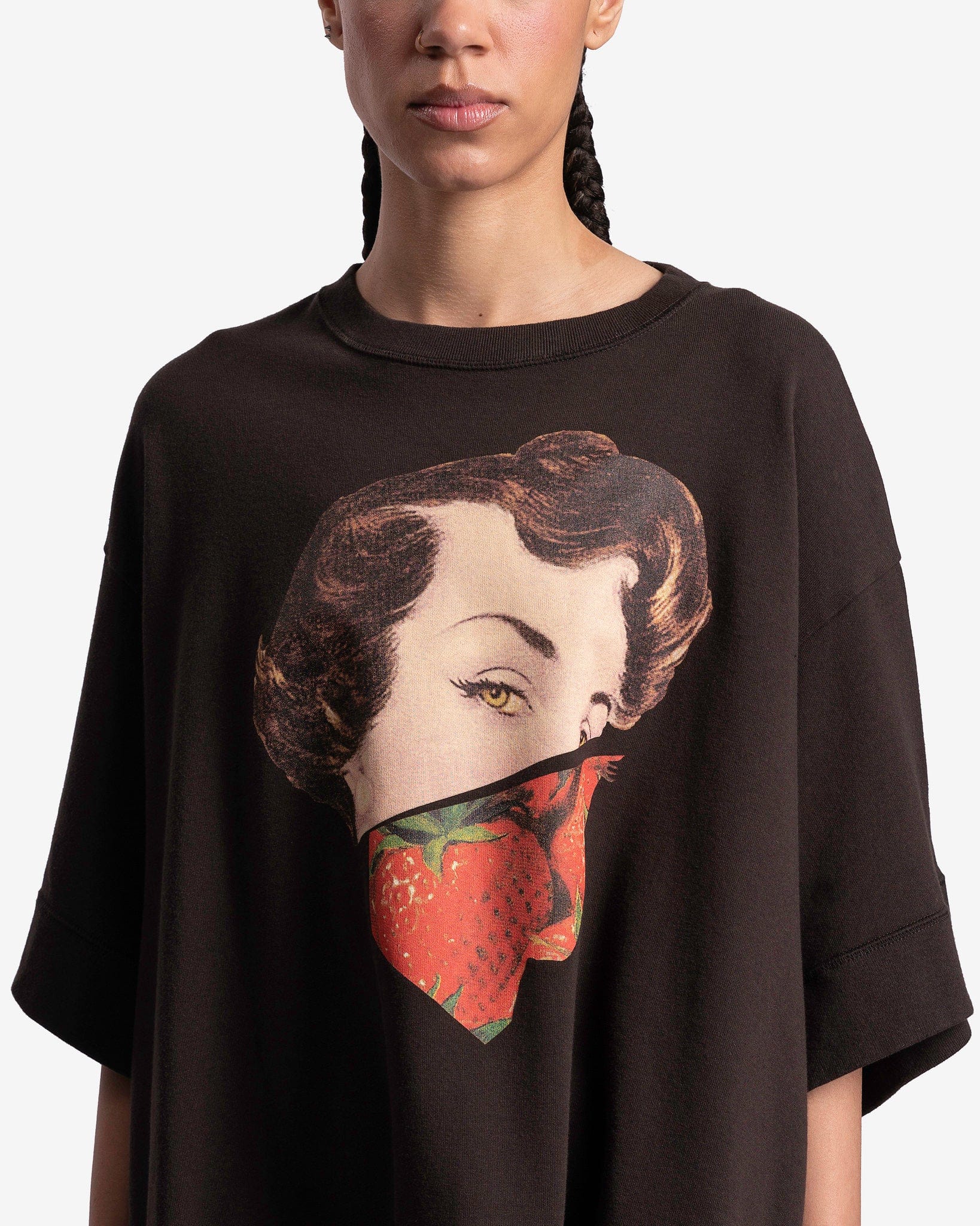 Undercover Women T-Shirts Women's Oversized Graphic Print T-Shirt in Dark Brown
