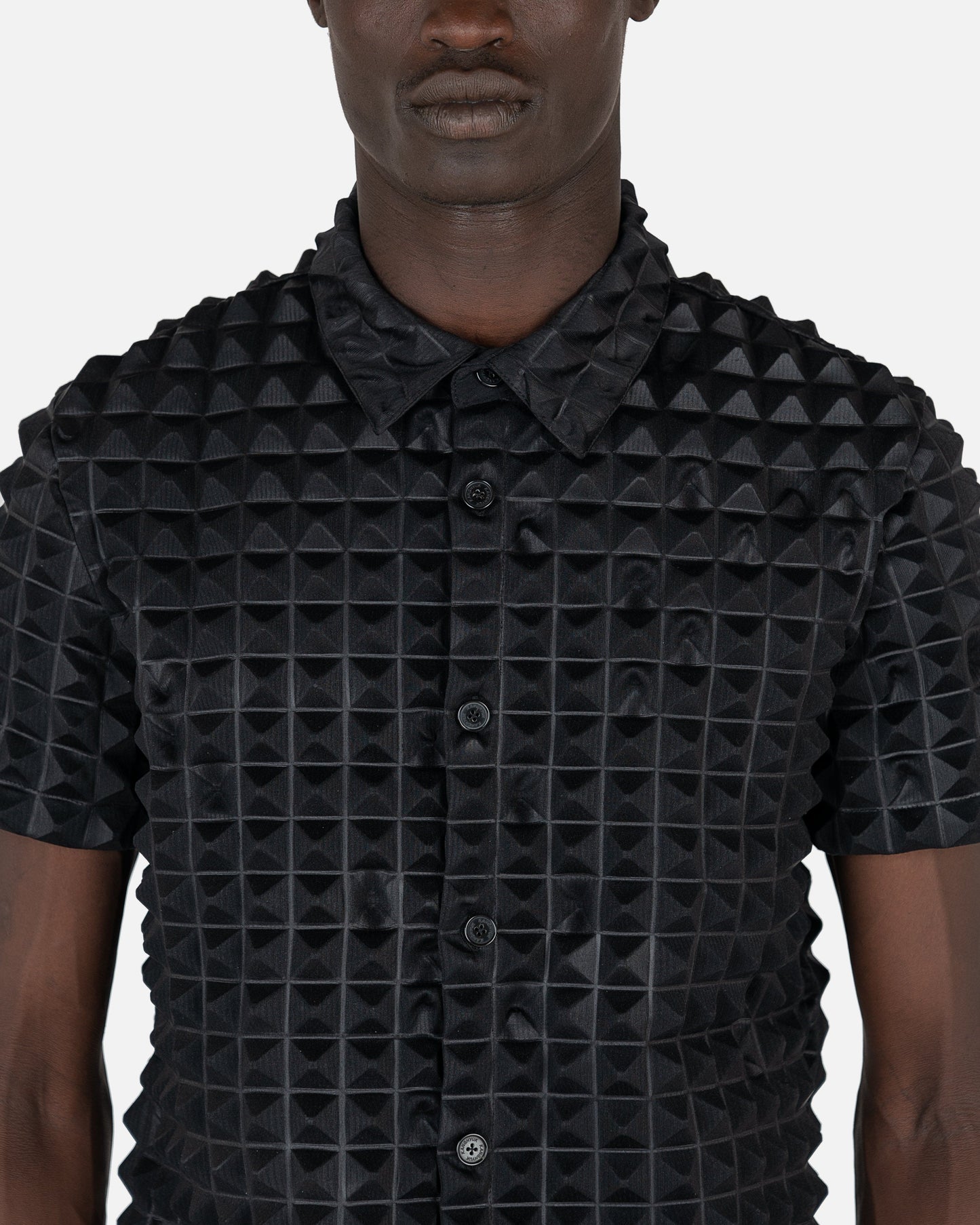 KANGHYUK Men's Shirts 2.5 Pyramid Embossed Half Shirt in Black