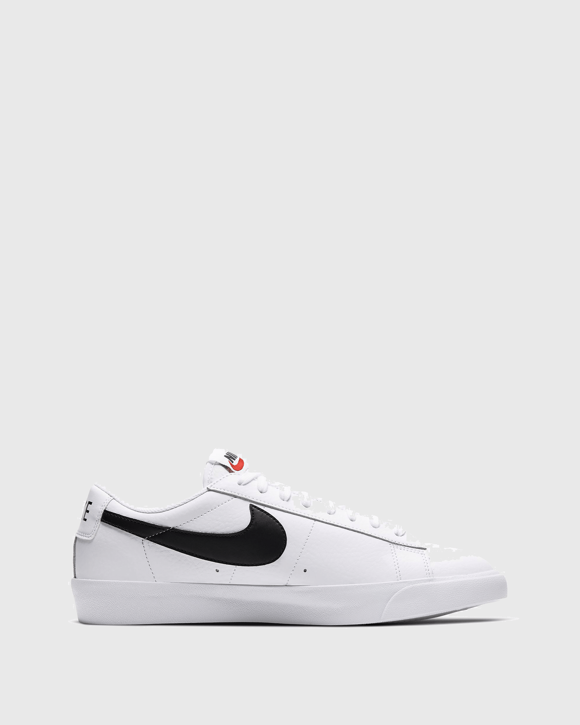 Nike Men's Sneakers Blazer Low Leather in White/Black