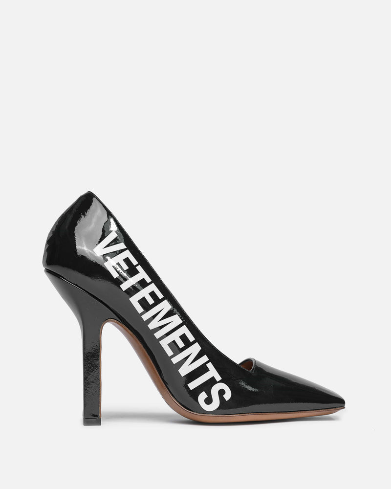 VETEMENTS Women Heels Boomerang Logo Pumps in Black