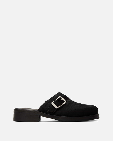 camion-mule-in-black-hair-on-