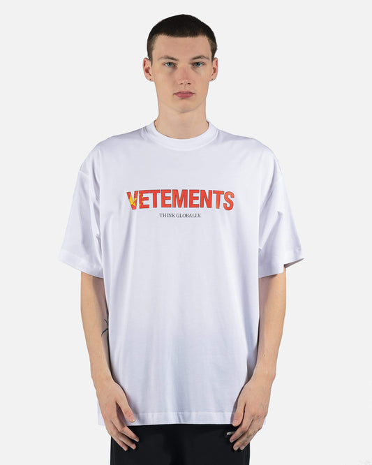 VETEMENTS Men's T-Shirts China Flag Logo Tee in White