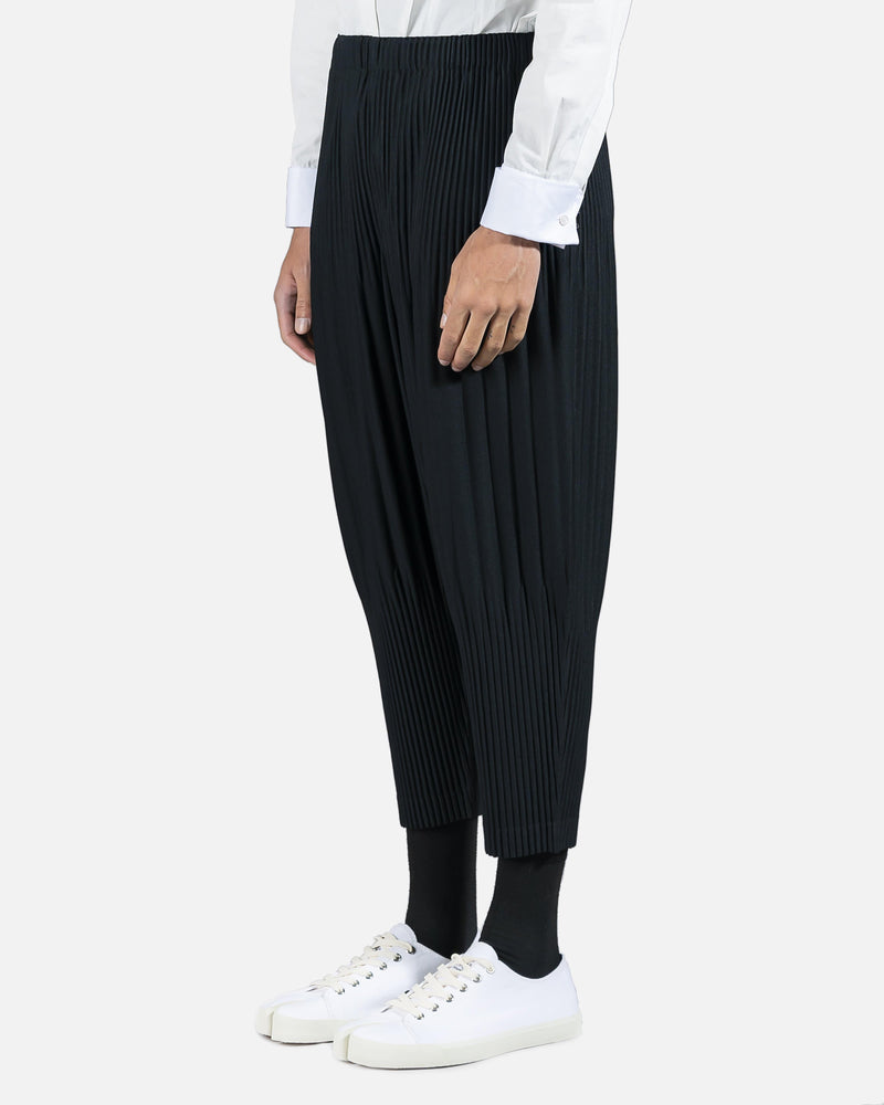 Homme Plissé Issey Miyake Men's Pants Cropped Tailored Pleated Trousers in Black