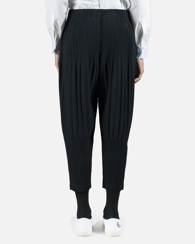 Homme Plissé Issey Miyake Men's Pants Cropped Tailored Pleated Trousers in Black