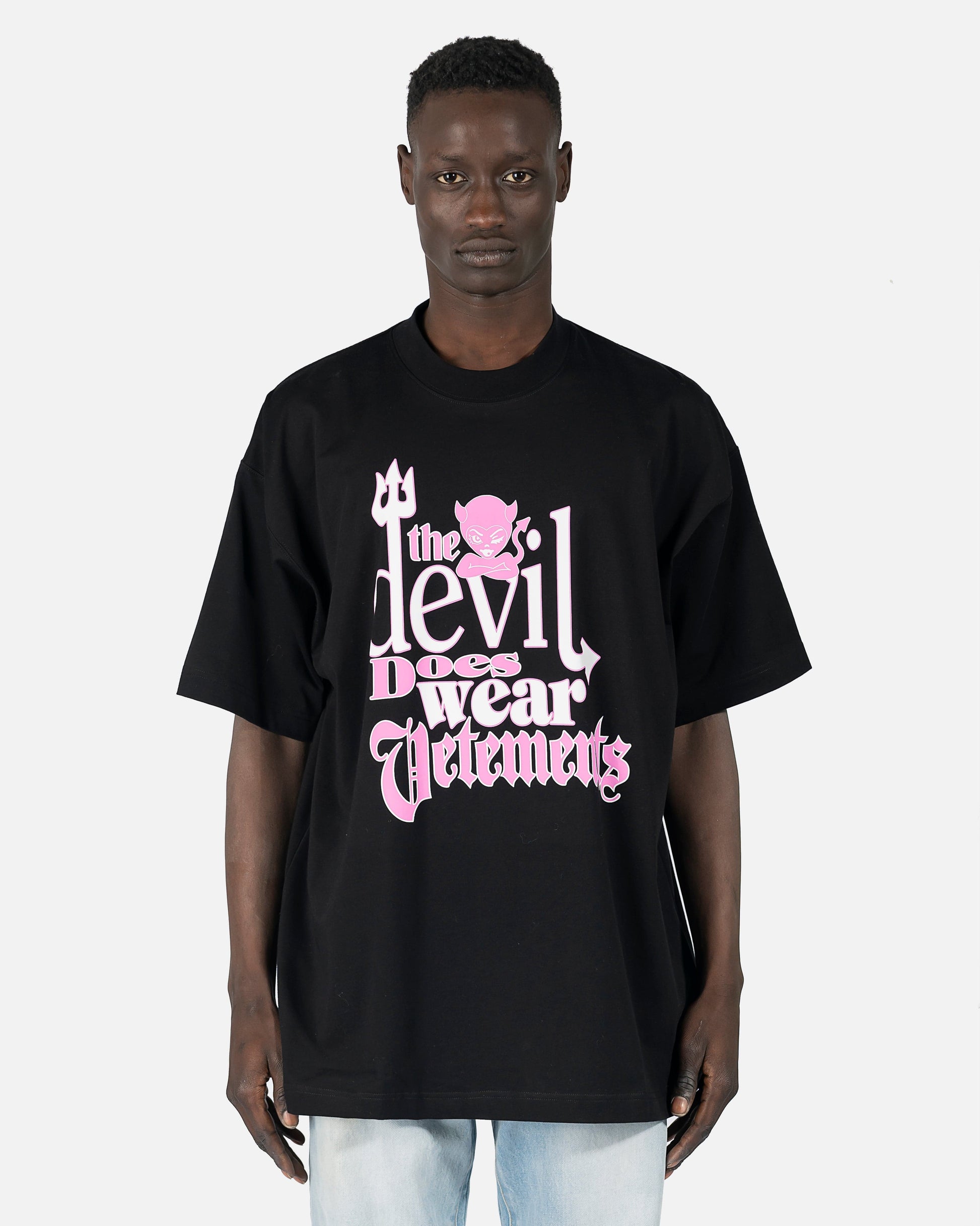 VETEMENTS Men's T-Shirts Devil Does Wear VETEMENTS T-Shirt in Black