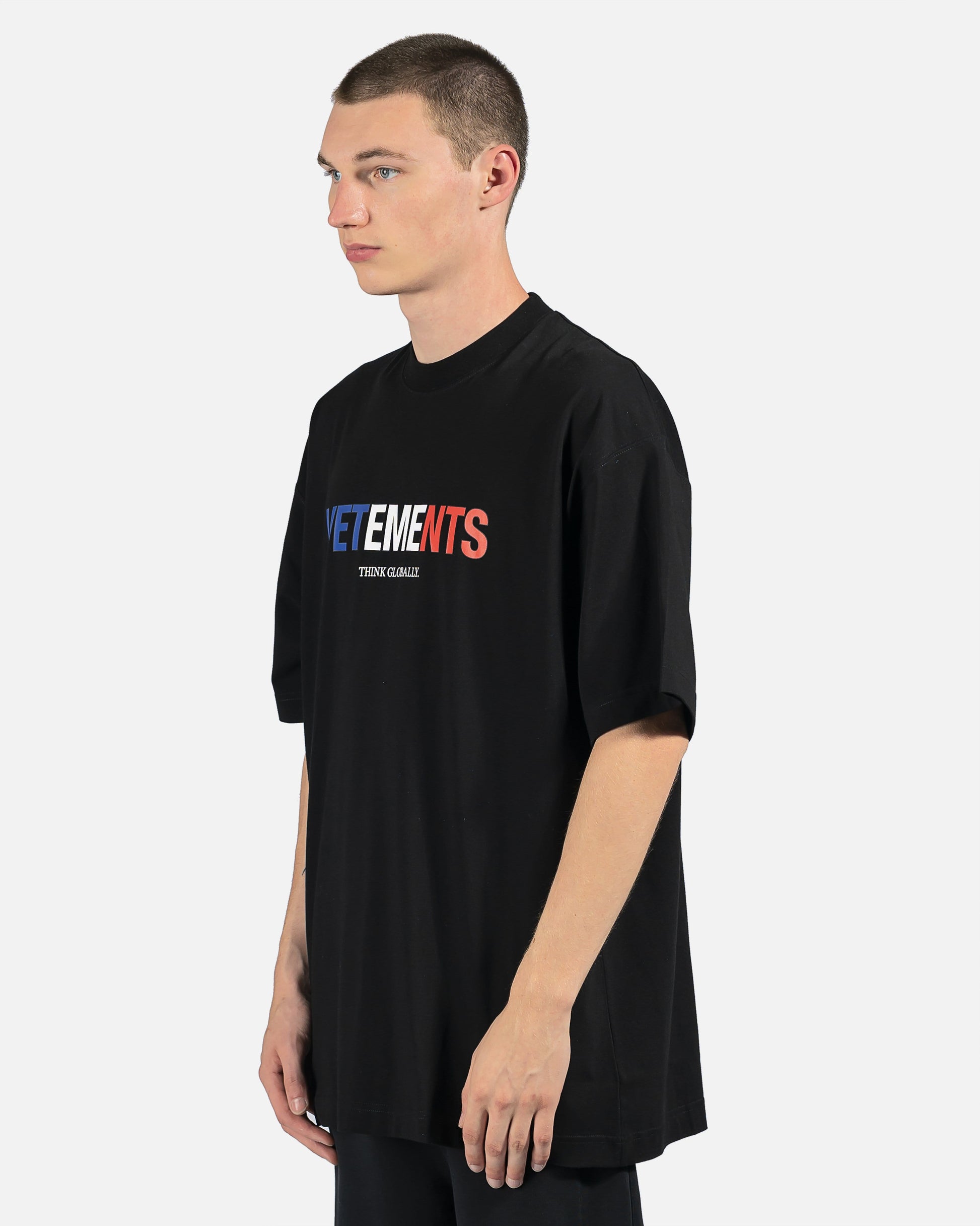 VETEMENTS Men's T-Shirts France Flag Logo Tee in Black