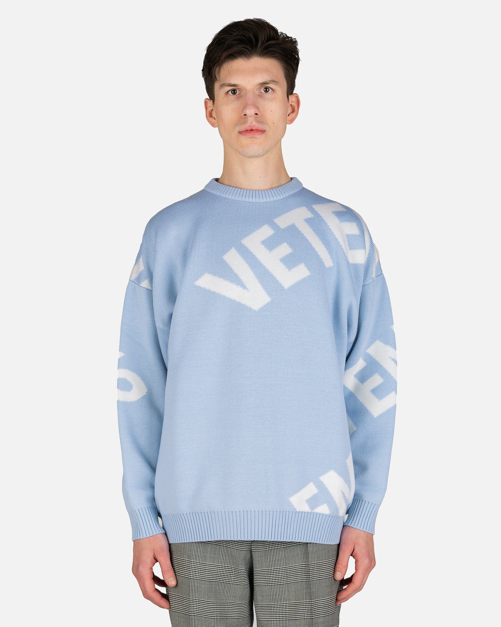 VETEMENTS Men's Sweatshirts Giant Logo Knitted Jumper in Baby Blue