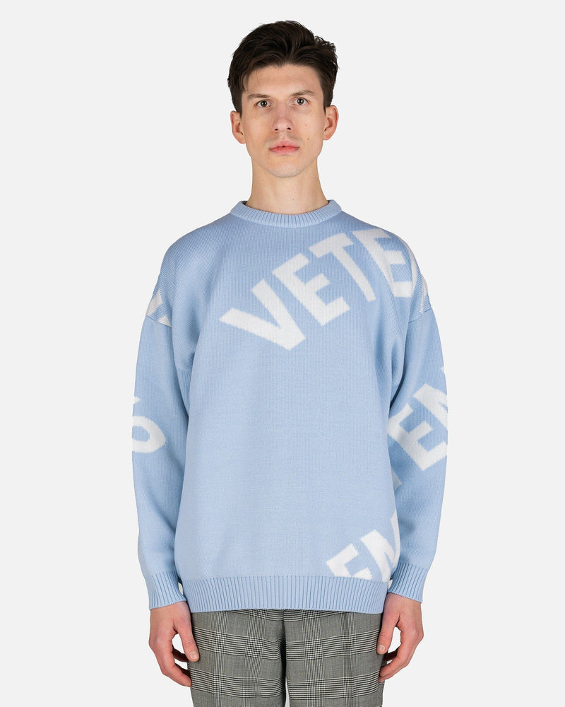 VETEMENTS Men's Sweatshirts Giant Logo Knitted Jumper in Baby Blue