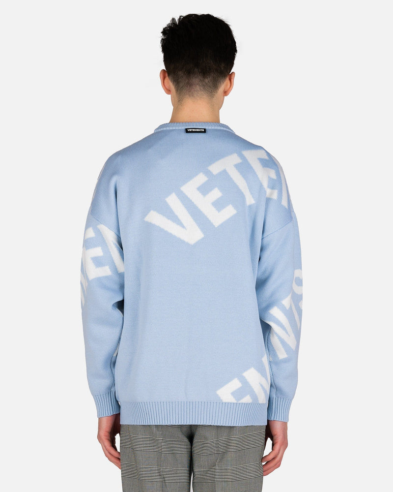 VETEMENTS Men's Sweatshirts Giant Logo Knitted Jumper in Baby Blue