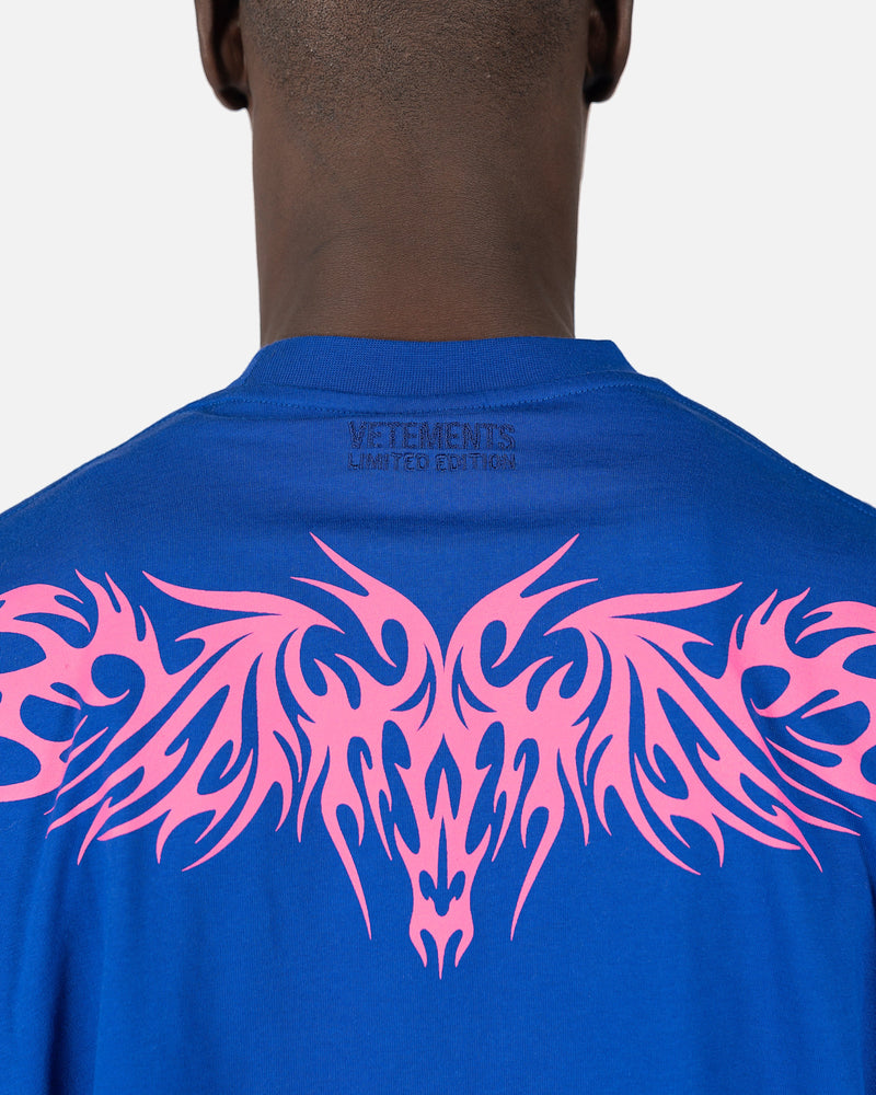 VETEMENTS Men's T-Shirts Gothic Logo Longsleeve T-Shirt in Royal Blue