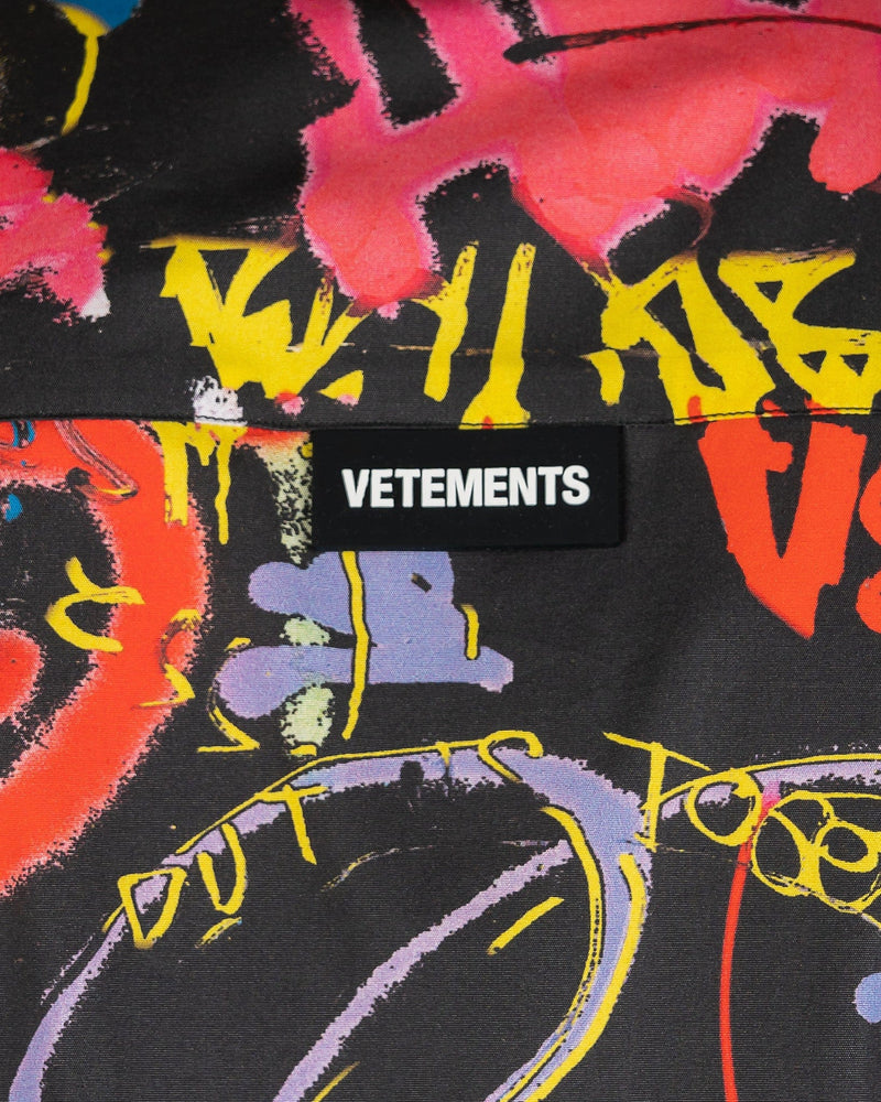VETEMENTS Men's Shirts Graffiti Shirt in Black
