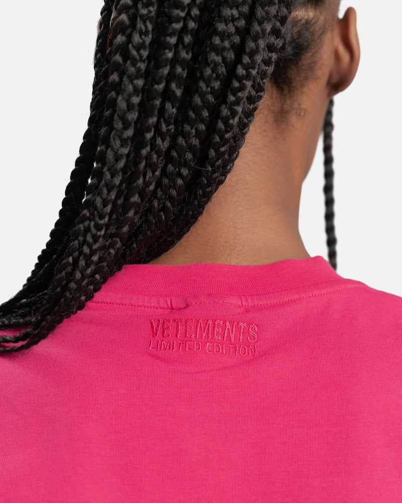 VETEMENTS Women T-Shirts Hello Boys Fitted T-Shirt in Pink