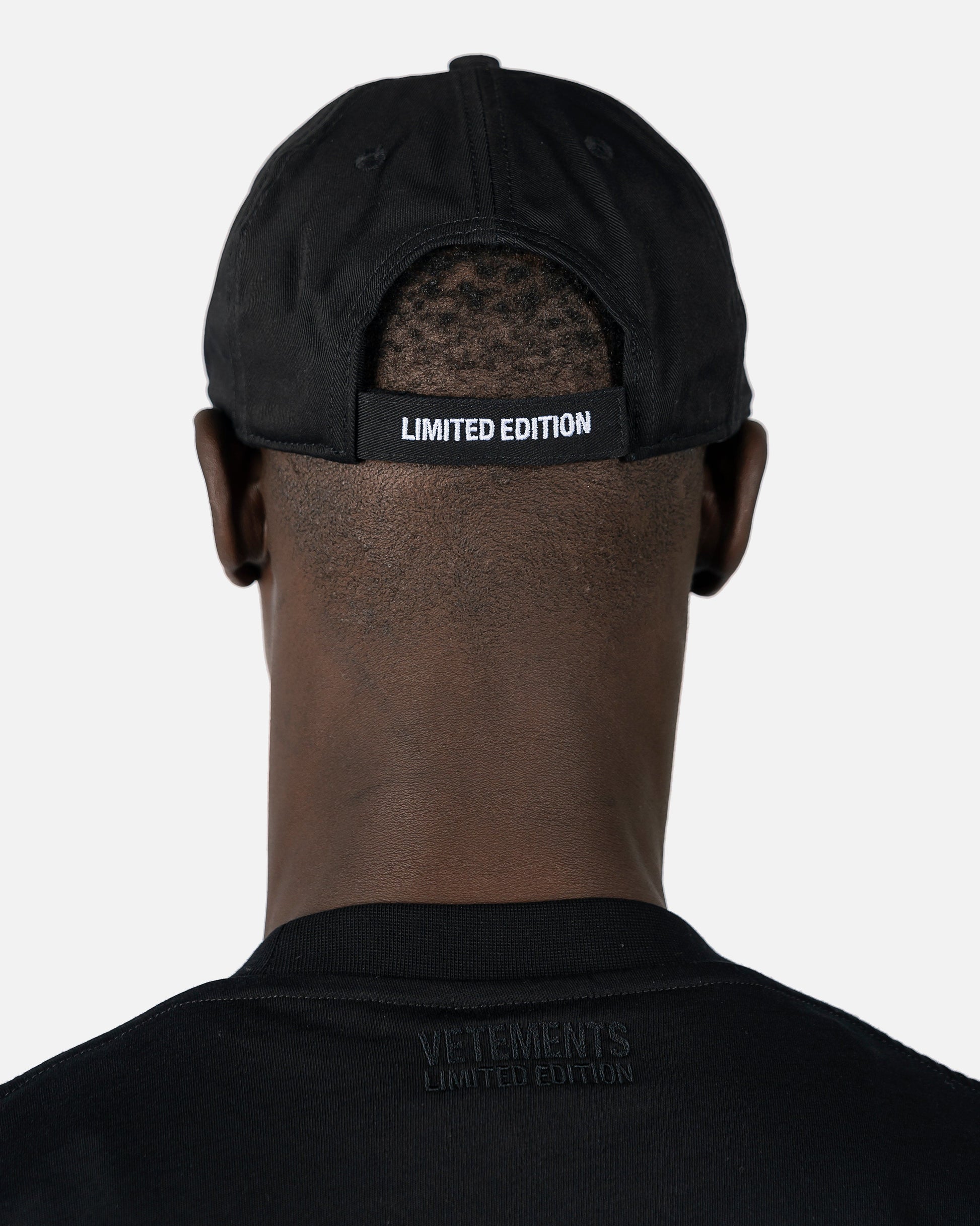 VETEMENTS Men's Hats Iconic Logo Cap in Black